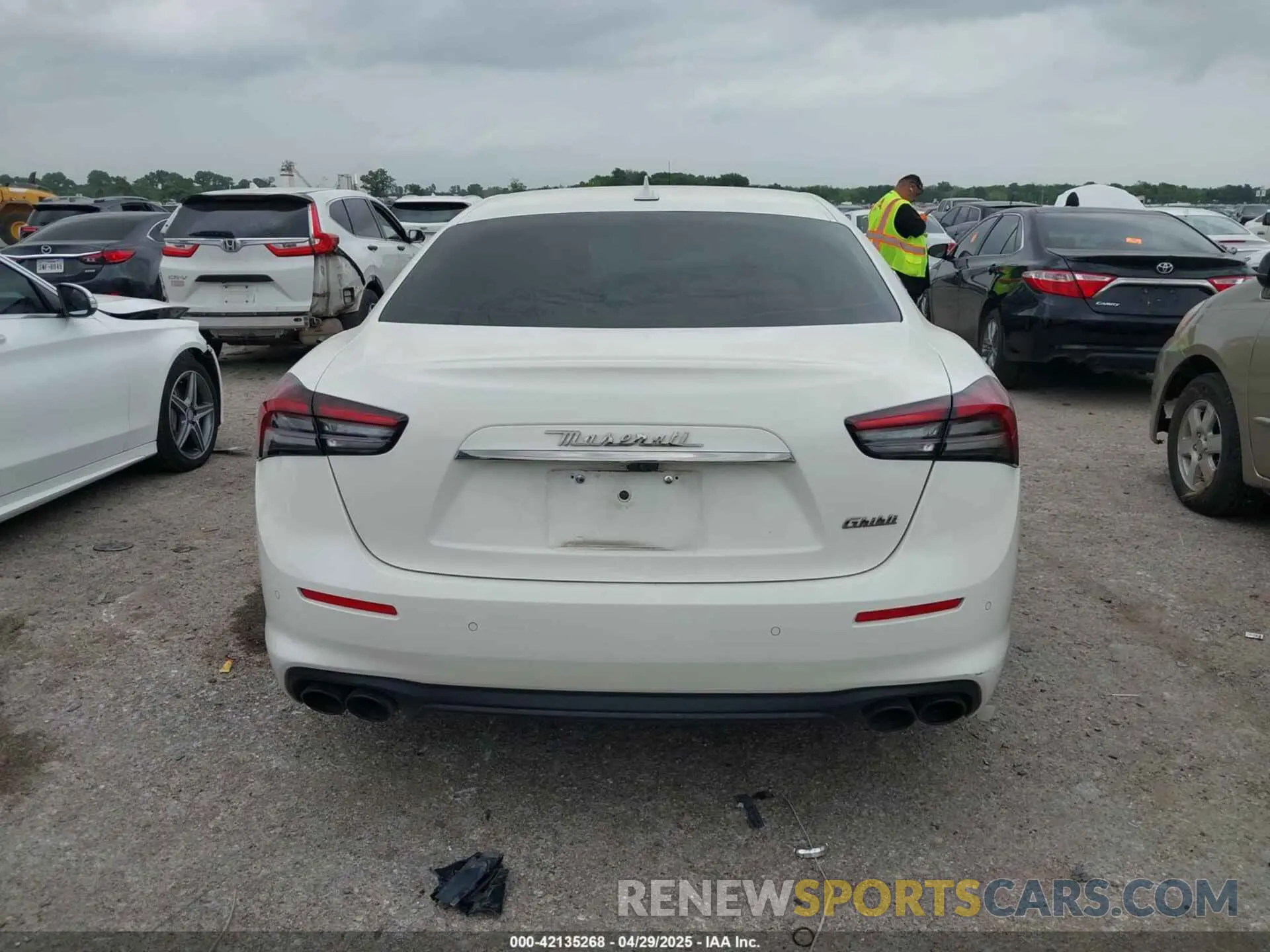 16 fotografías del automóvil dañado ZAM57XSA6M1369960 MASERATI GHIBLI 2021