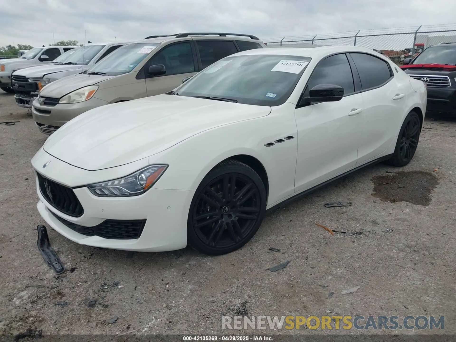 2 fotografías del automóvil dañado ZAM57XSA6M1369960 MASERATI GHIBLI 2021