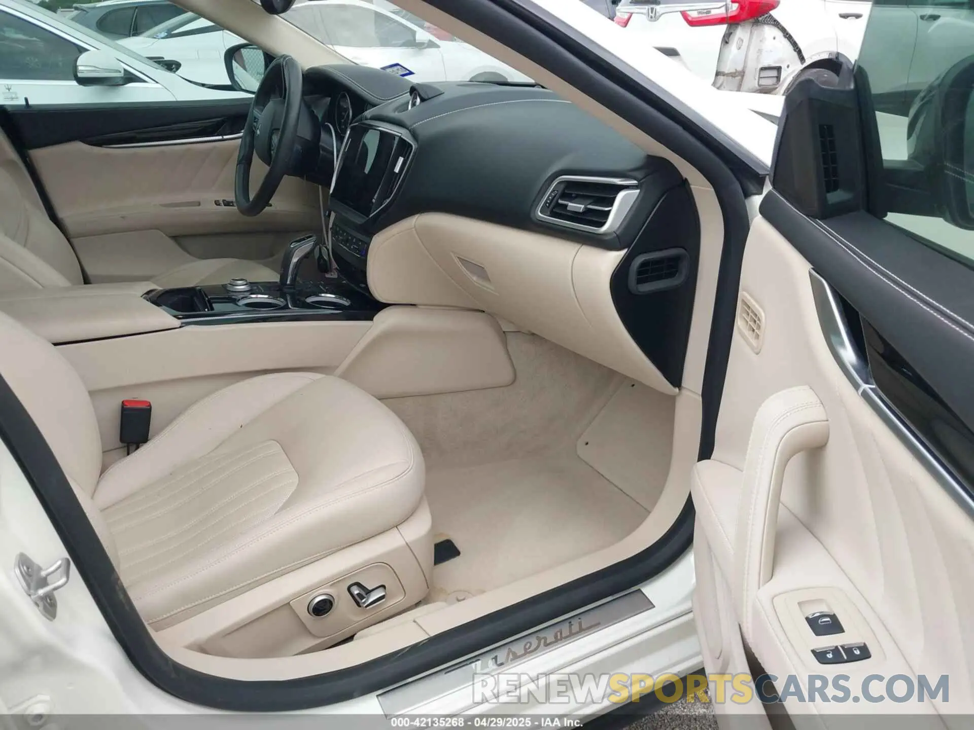 5 fotografías del automóvil dañado ZAM57XSA6M1369960 MASERATI GHIBLI 2021