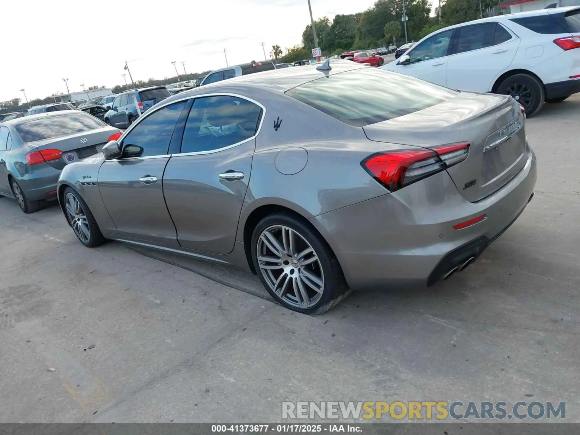 14 fotografías del automóvil dañado ZAM57YSM2N1391410 MASERATI GHIBLI 2022