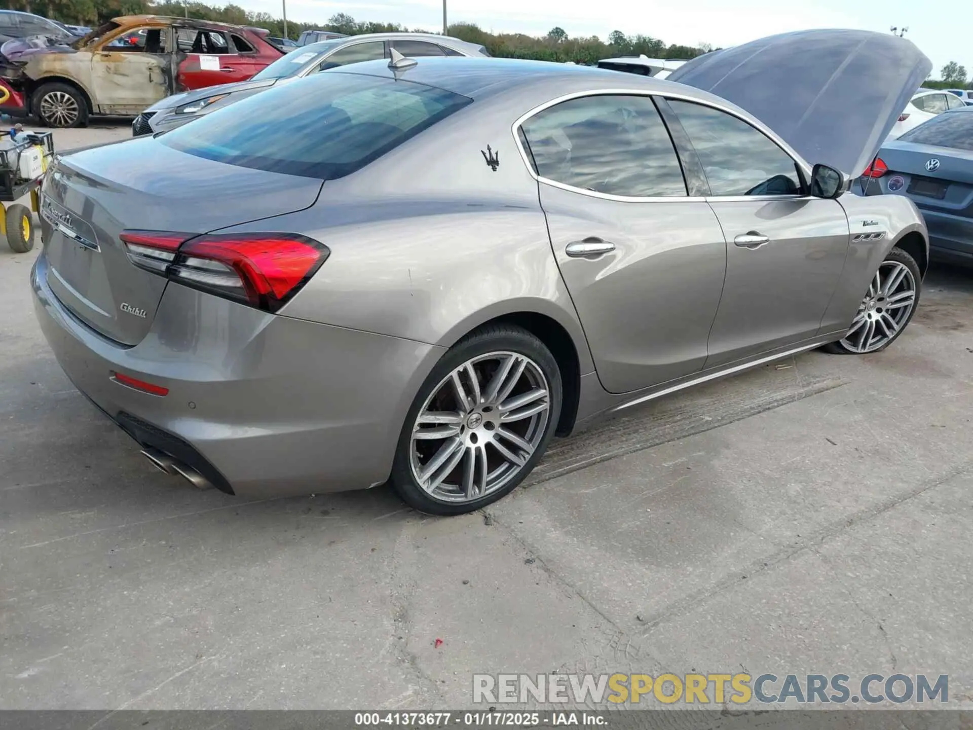 4 fotografías del automóvil dañado ZAM57YSM2N1391410 MASERATI GHIBLI 2022