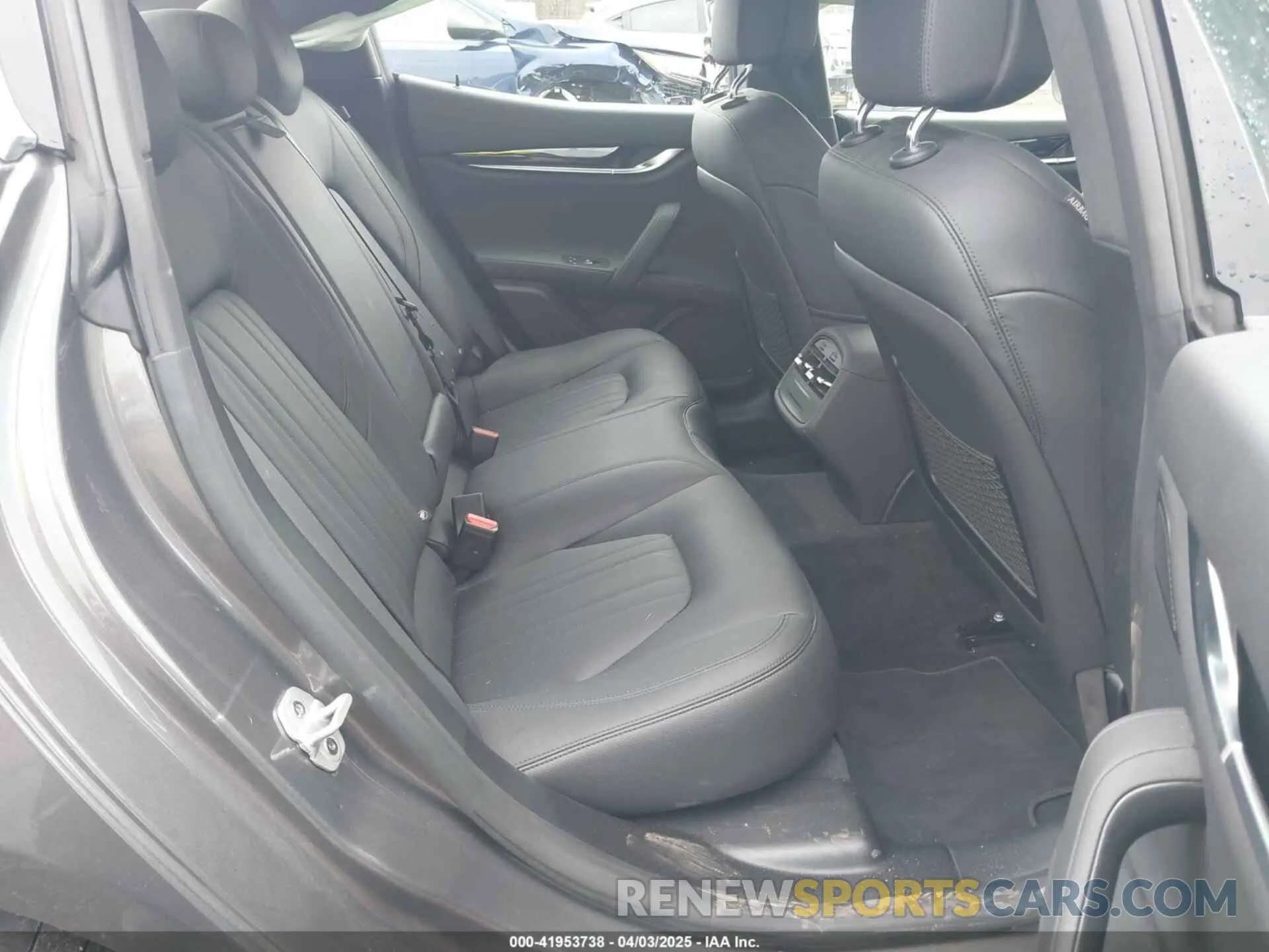 8 fotografías del automóvil dañado ZAM57YTM6PX414041 MASERATI GHIBLI 2023