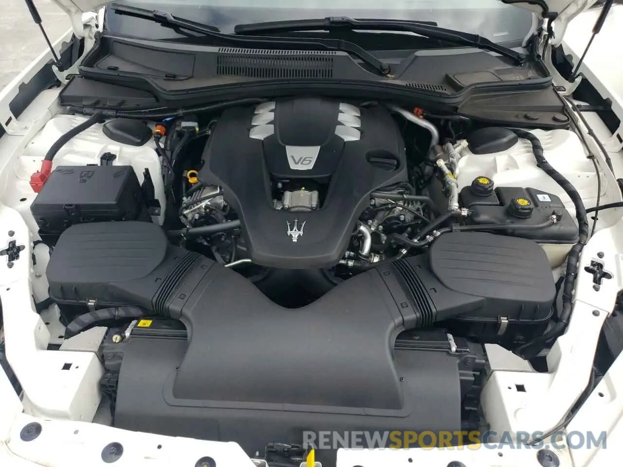 11 fotografías del automóvil dañado ZAM57XSAXN1390716 MASERATI GHIBLI BAS 2022