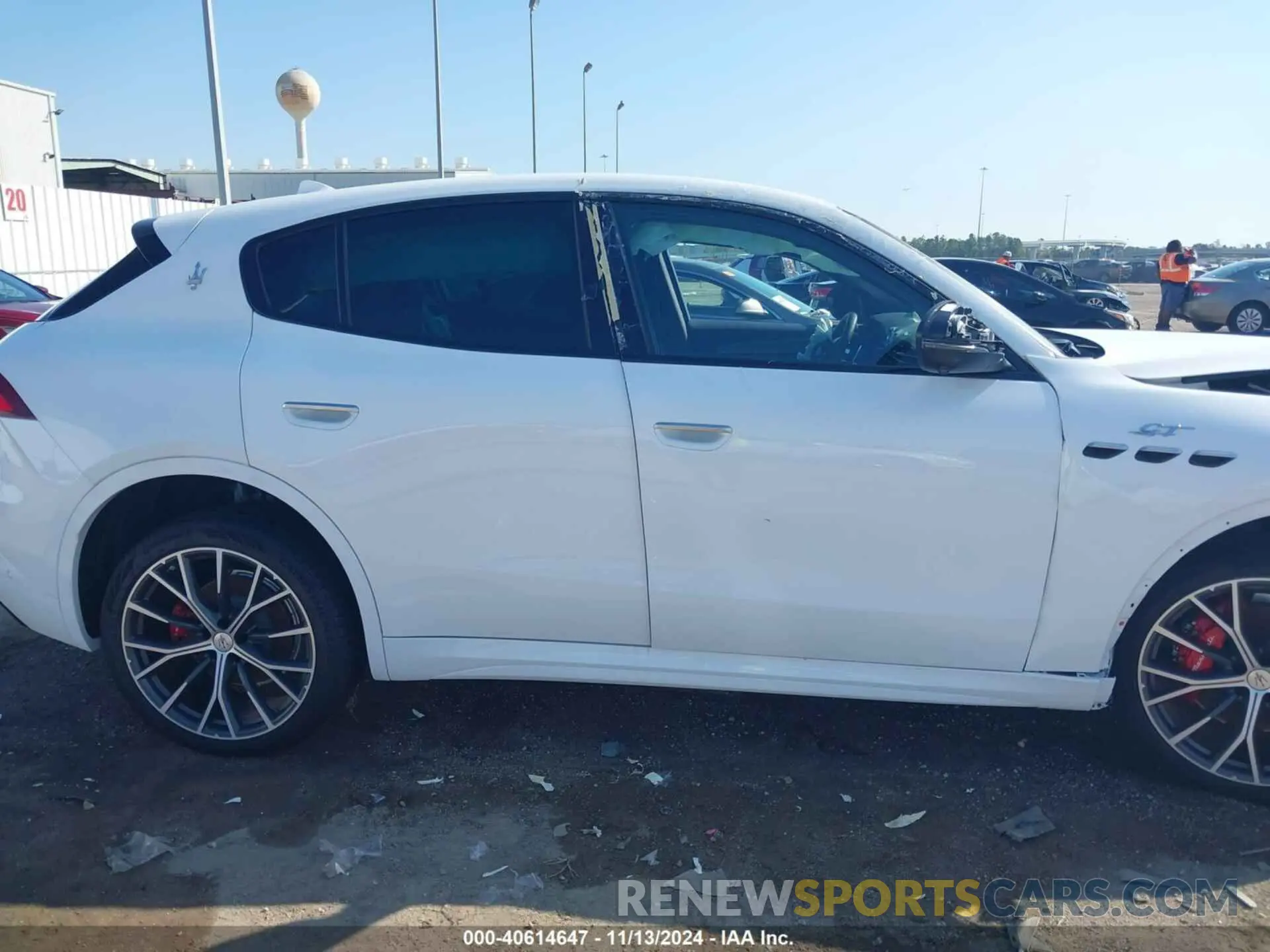 13 fotografías del automóvil dañado ZN682AVA0P7439641 MASERATI GRECALE 2023