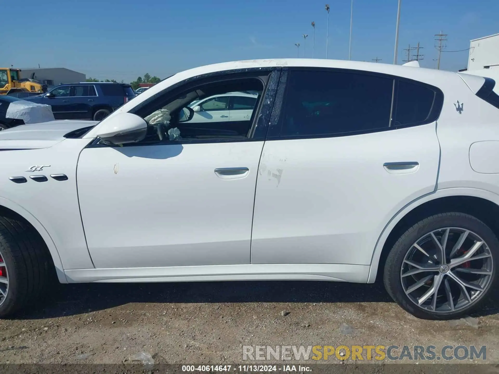 14 fotografías del automóvil dañado ZN682AVA0P7439641 MASERATI GRECALE 2023