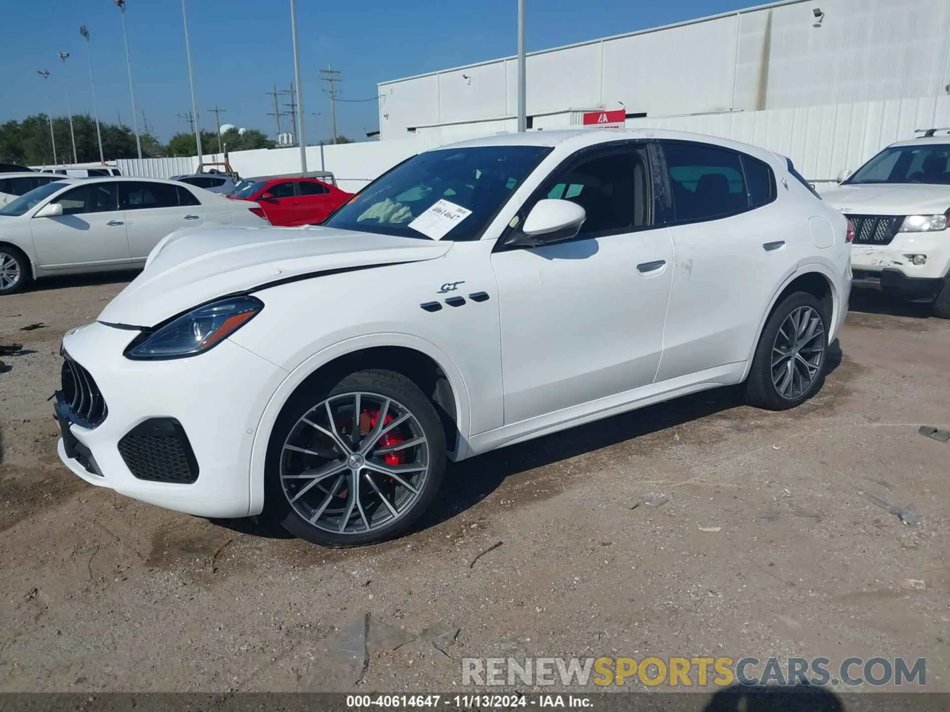 2 fotografías del automóvil dañado ZN682AVA0P7439641 MASERATI GRECALE 2023