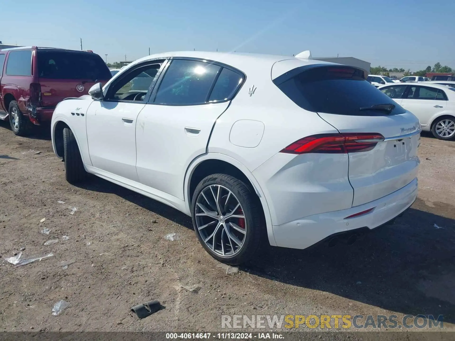 3 fotografías del automóvil dañado ZN682AVA0P7439641 MASERATI GRECALE 2023