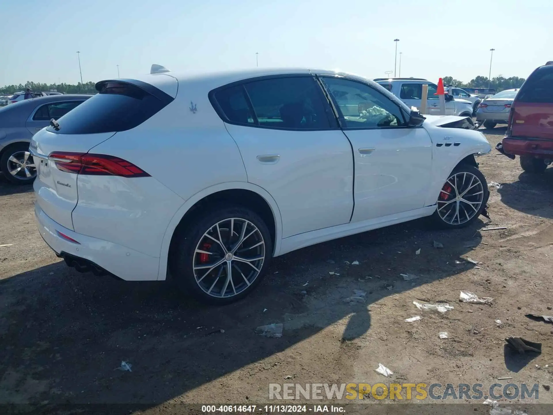 4 fotografías del automóvil dañado ZN682AVA0P7439641 MASERATI GRECALE 2023