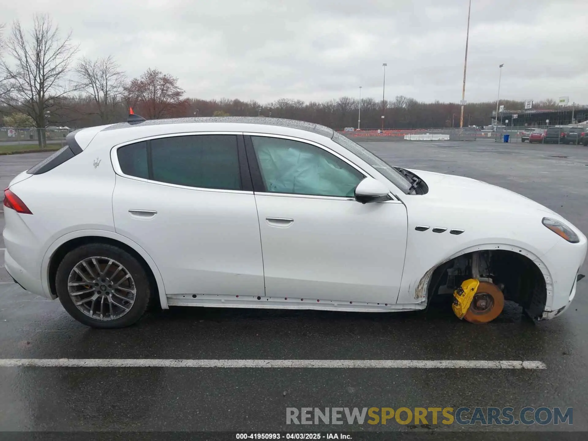 13 fotografías del automóvil dañado ZN682AVA1P7416028 MASERATI GRECALE 2023
