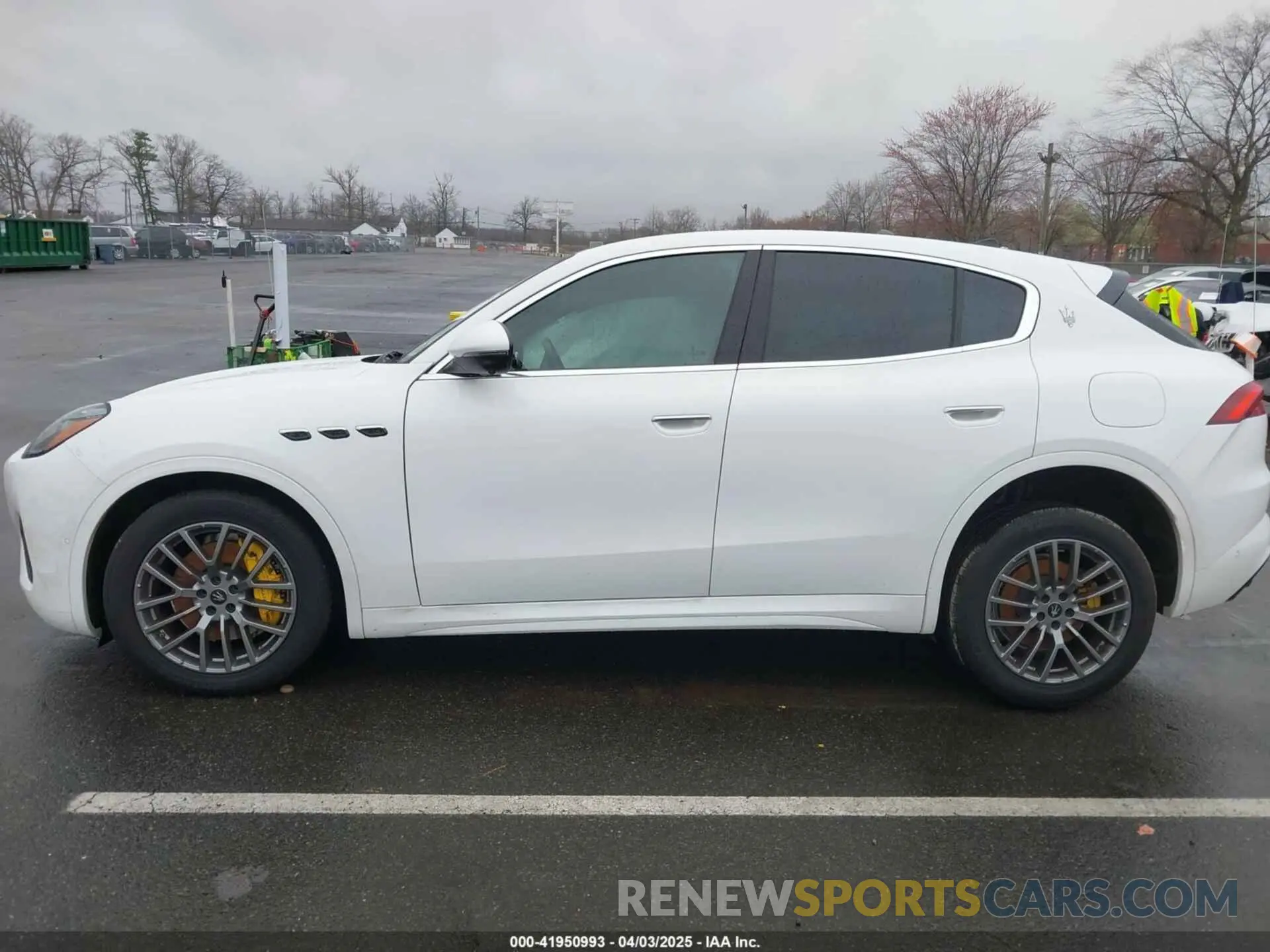 14 fotografías del automóvil dañado ZN682AVA1P7416028 MASERATI GRECALE 2023