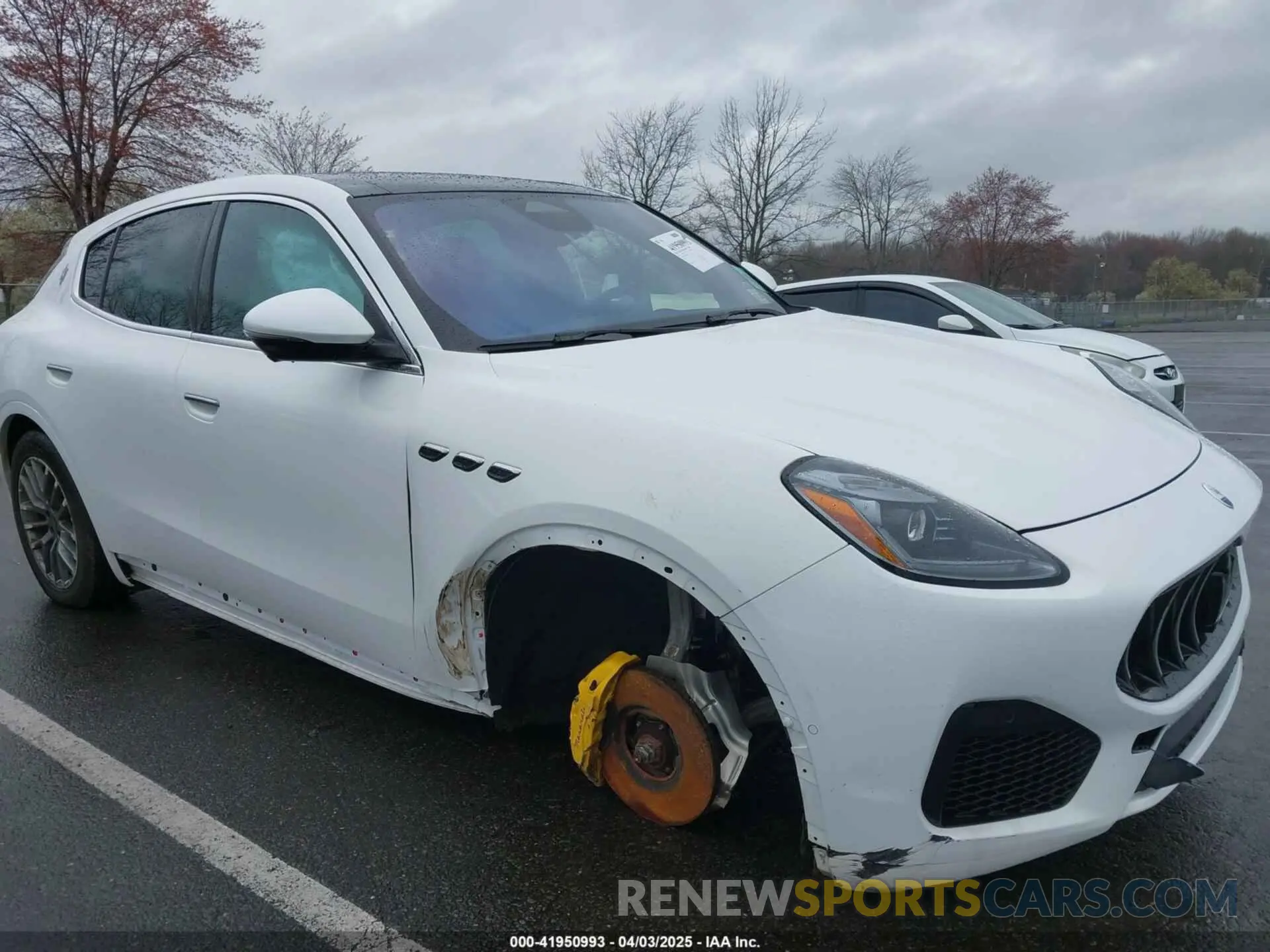 17 fotografías del automóvil dañado ZN682AVA1P7416028 MASERATI GRECALE 2023
