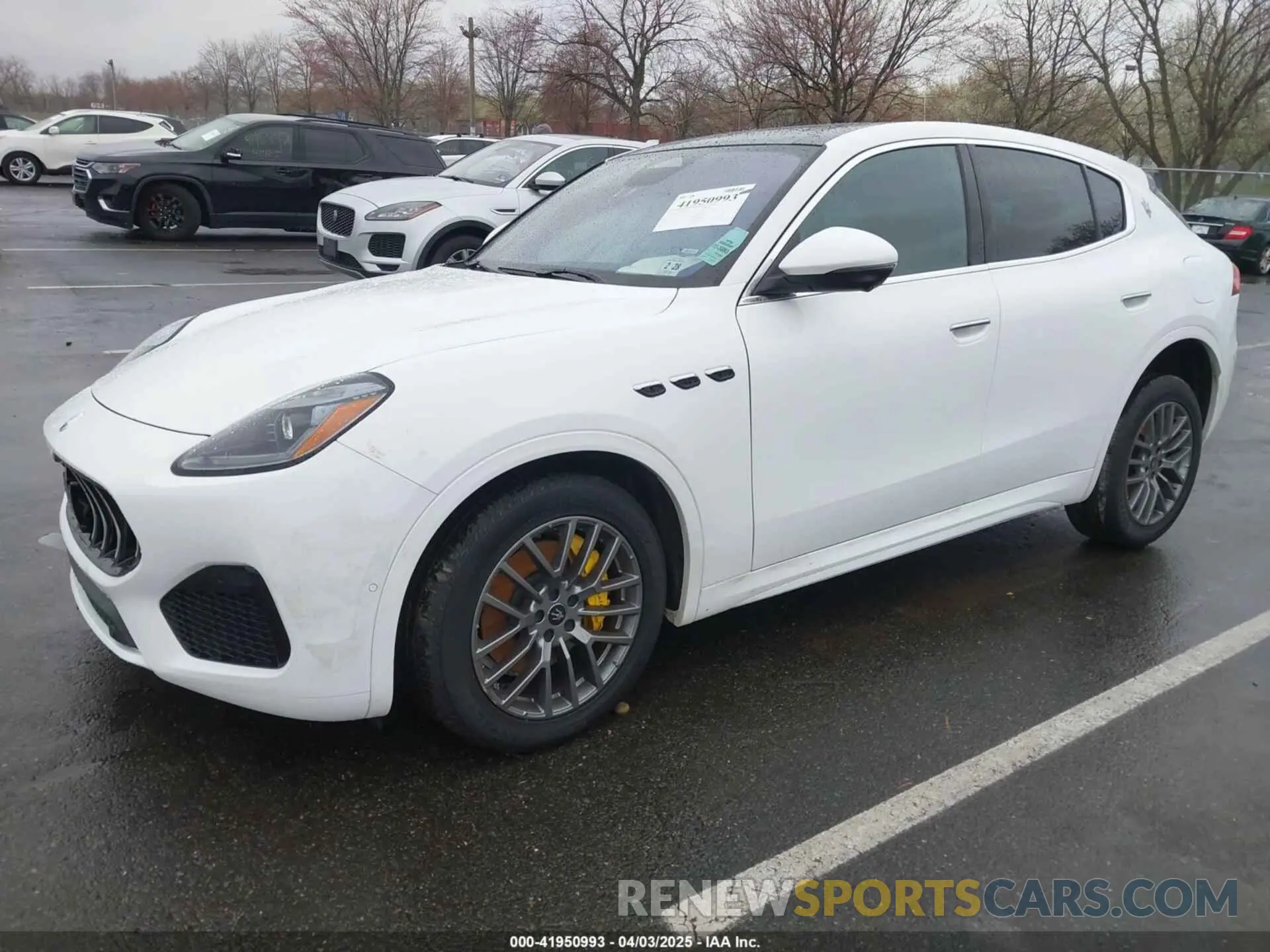 2 fotografías del automóvil dañado ZN682AVA1P7416028 MASERATI GRECALE 2023