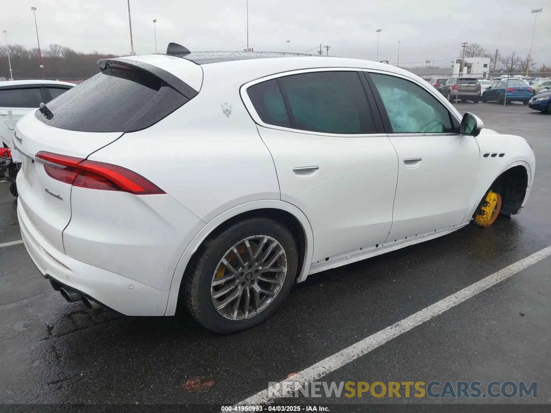 4 fotografías del automóvil dañado ZN682AVA1P7416028 MASERATI GRECALE 2023