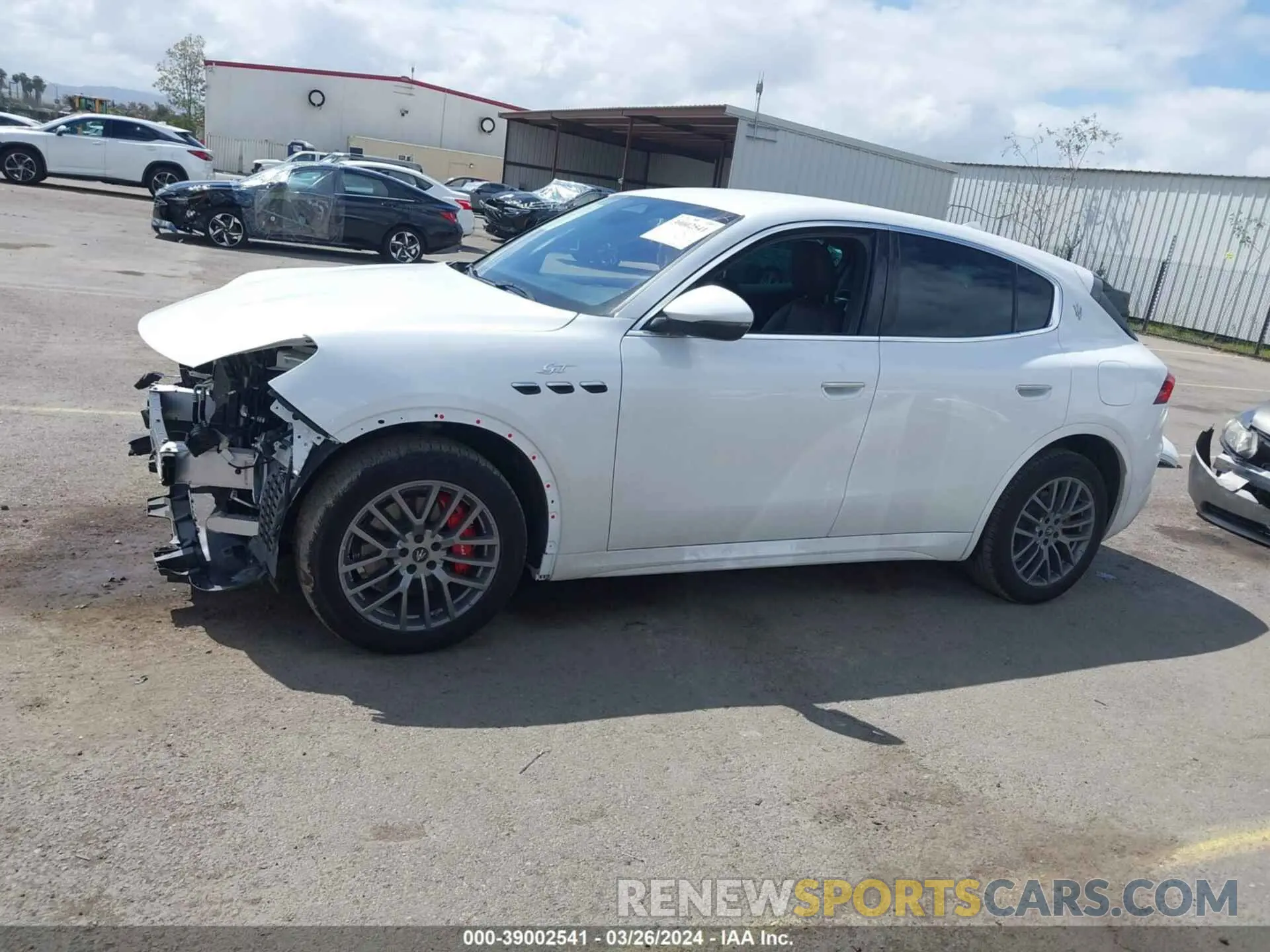 15 fotografías del automóvil dañado ZN682AVAXP7416108 MASERATI GRECALE 2023
