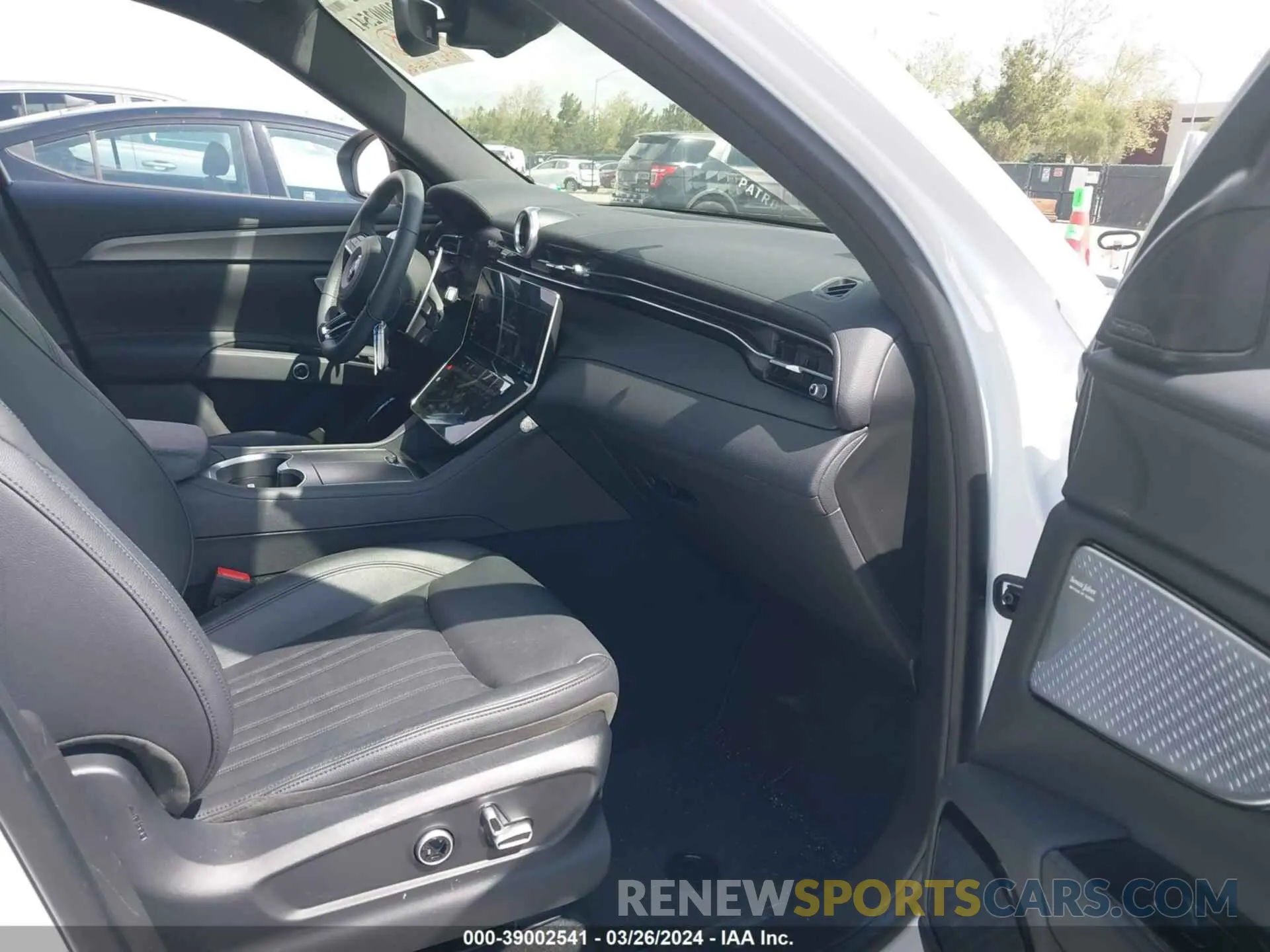 5 fotografías del automóvil dañado ZN682AVAXP7416108 MASERATI GRECALE 2023