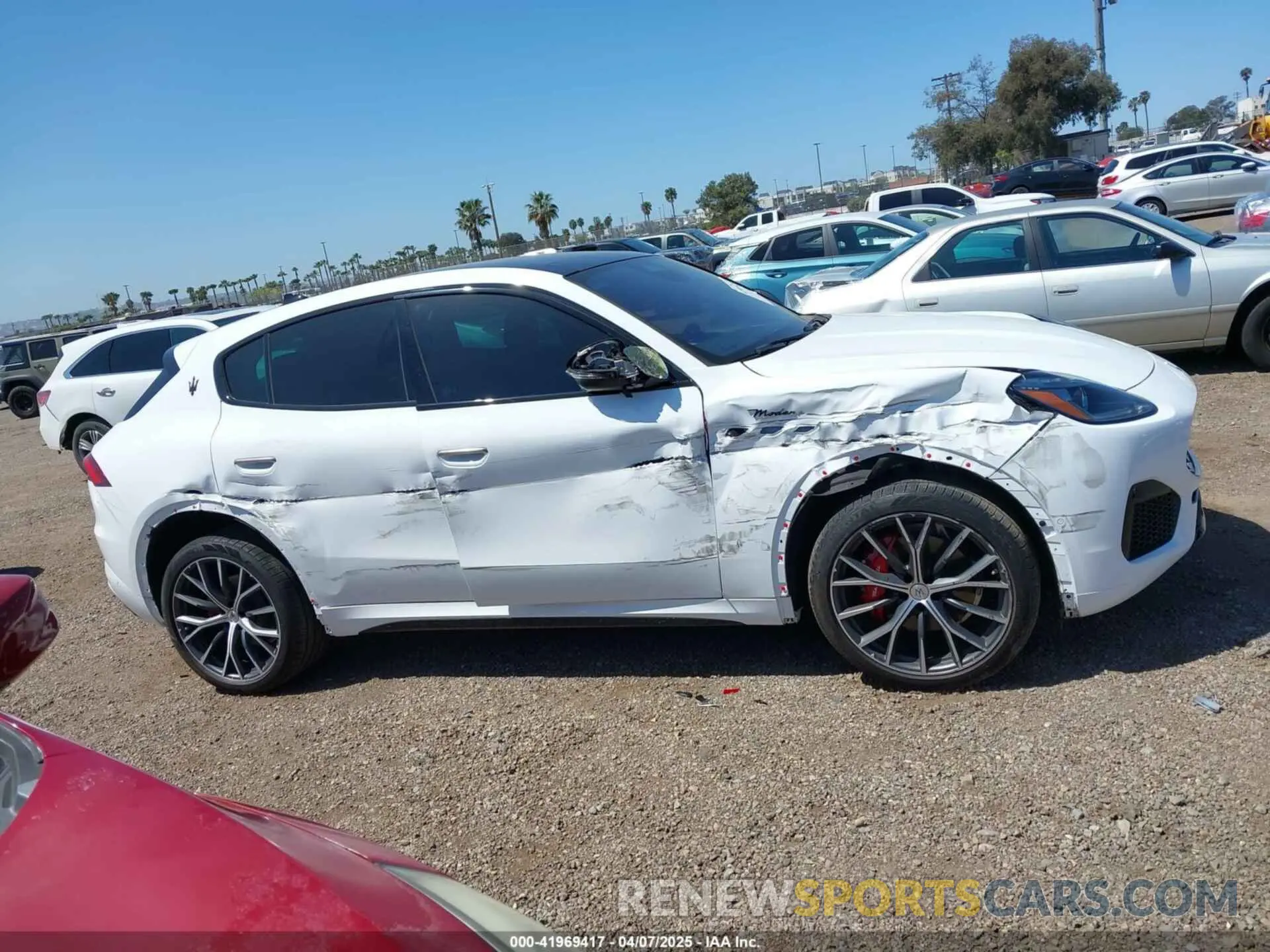 14 fotografías del automóvil dañado ZN682AVM6P7427195 MASERATI GRECALE 2023