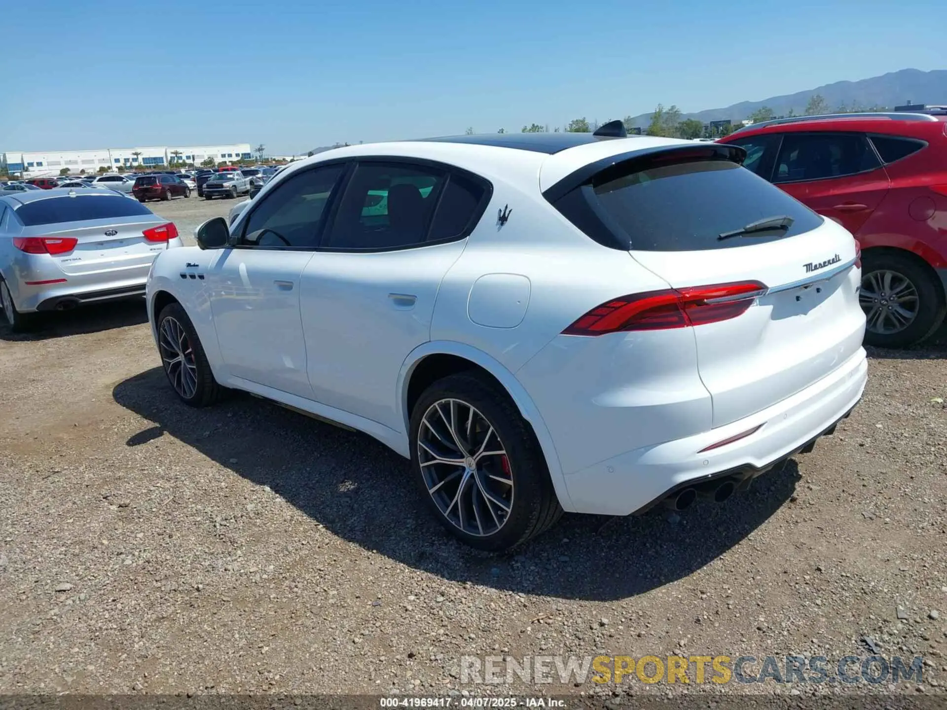 3 fotografías del automóvil dañado ZN682AVM6P7427195 MASERATI GRECALE 2023