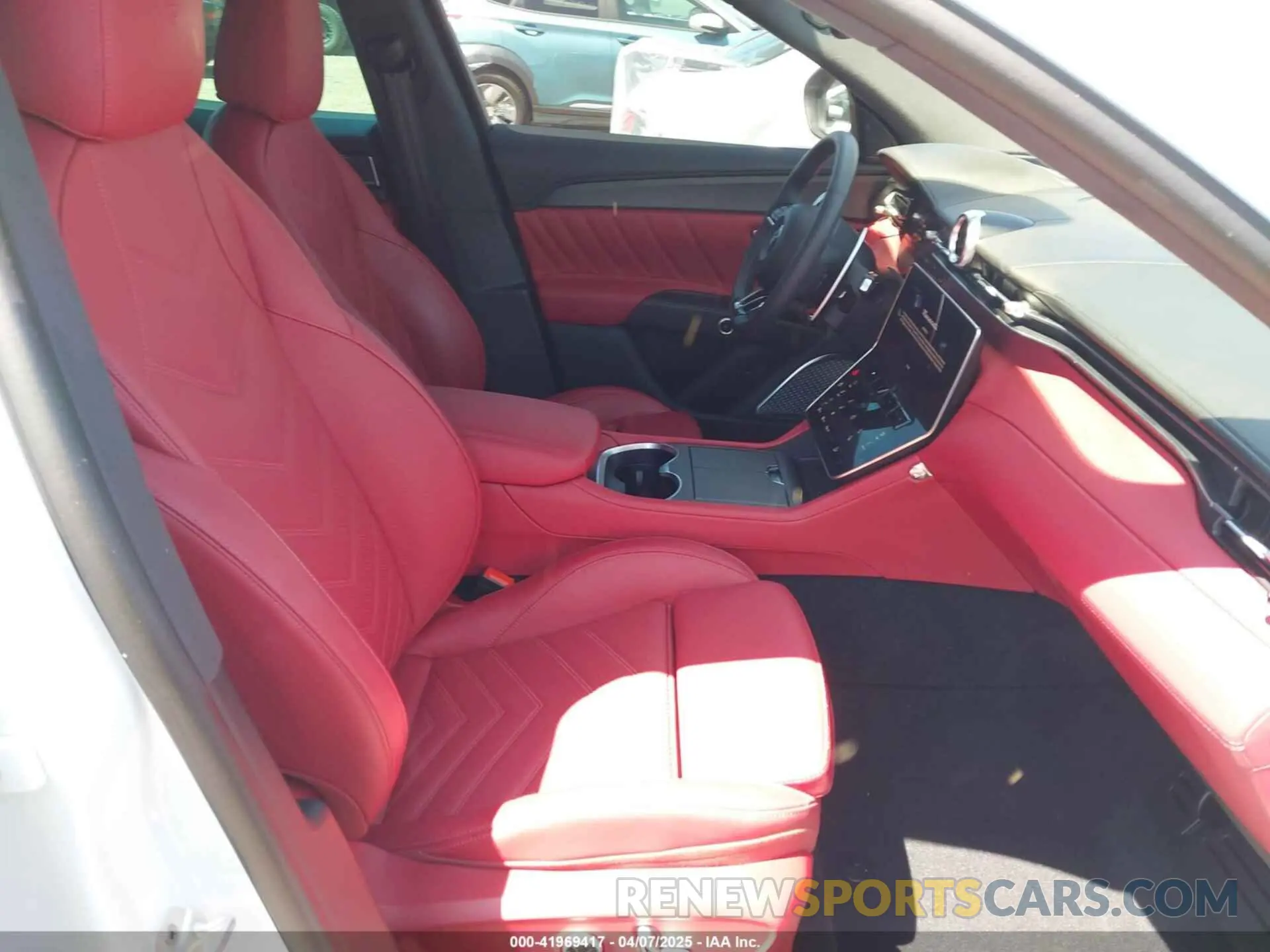5 fotografías del automóvil dañado ZN682AVM6P7427195 MASERATI GRECALE 2023