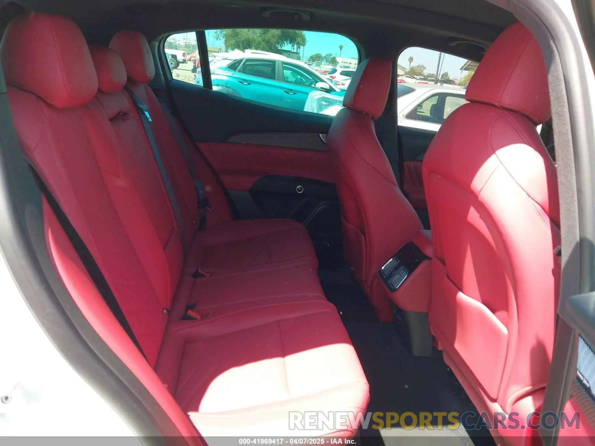 8 fotografías del automóvil dañado ZN682AVM6P7427195 MASERATI GRECALE 2023