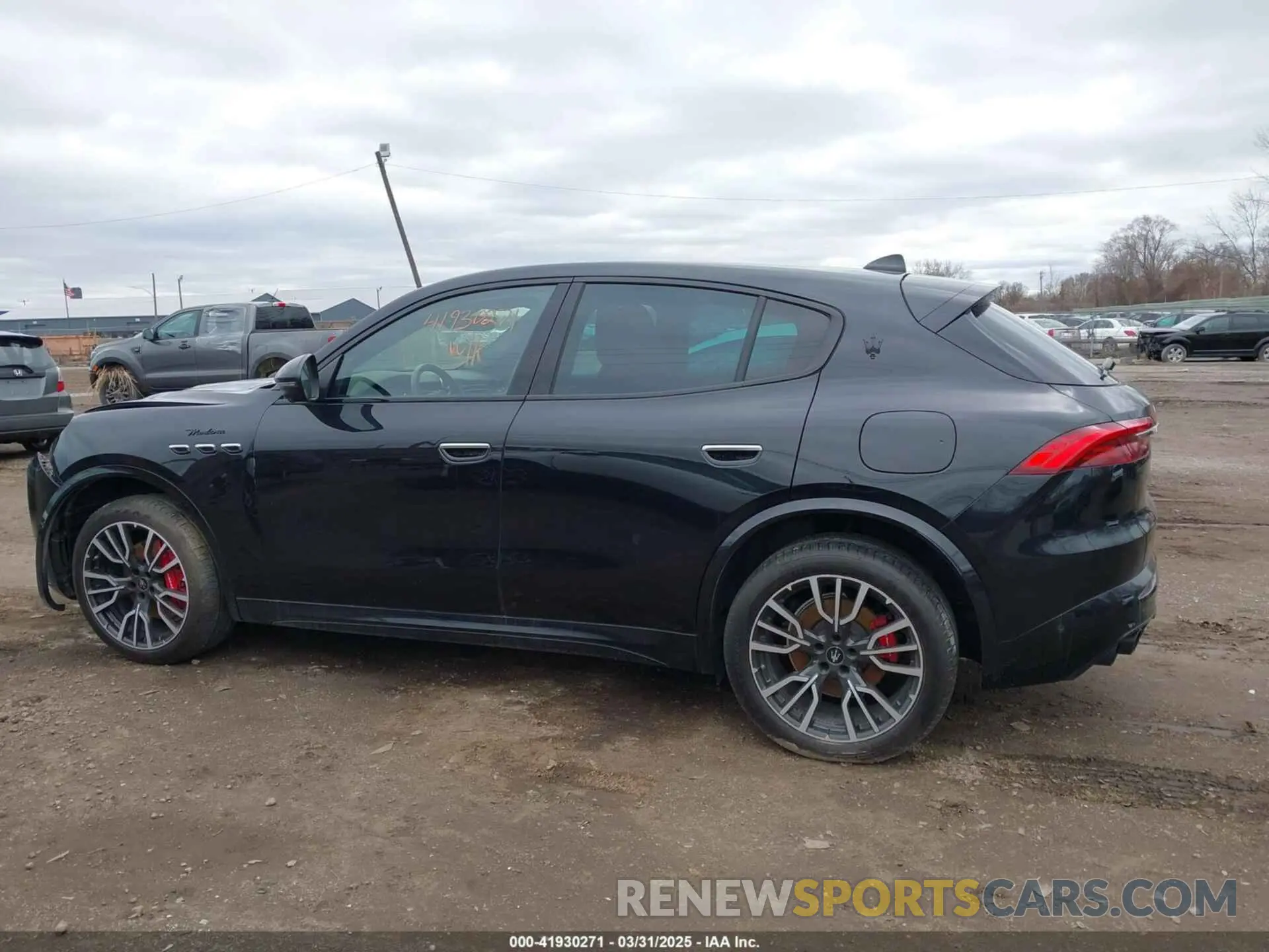 14 fotografías del automóvil dañado ZN682AVM9P7427319 MASERATI GRECALE 2023