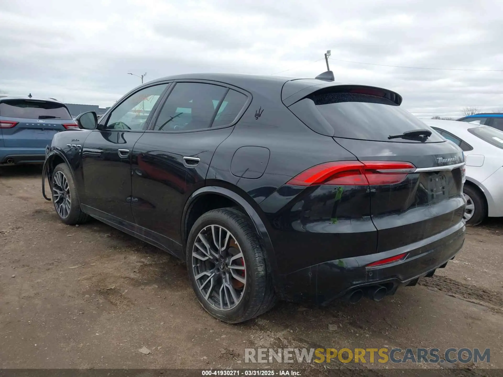3 fotografías del automóvil dañado ZN682AVM9P7427319 MASERATI GRECALE 2023