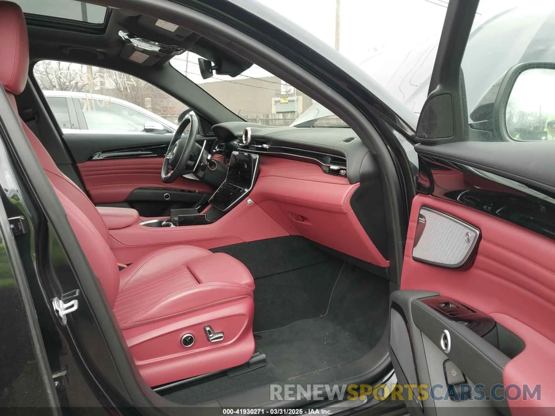5 fotografías del automóvil dañado ZN682AVM9P7427319 MASERATI GRECALE 2023