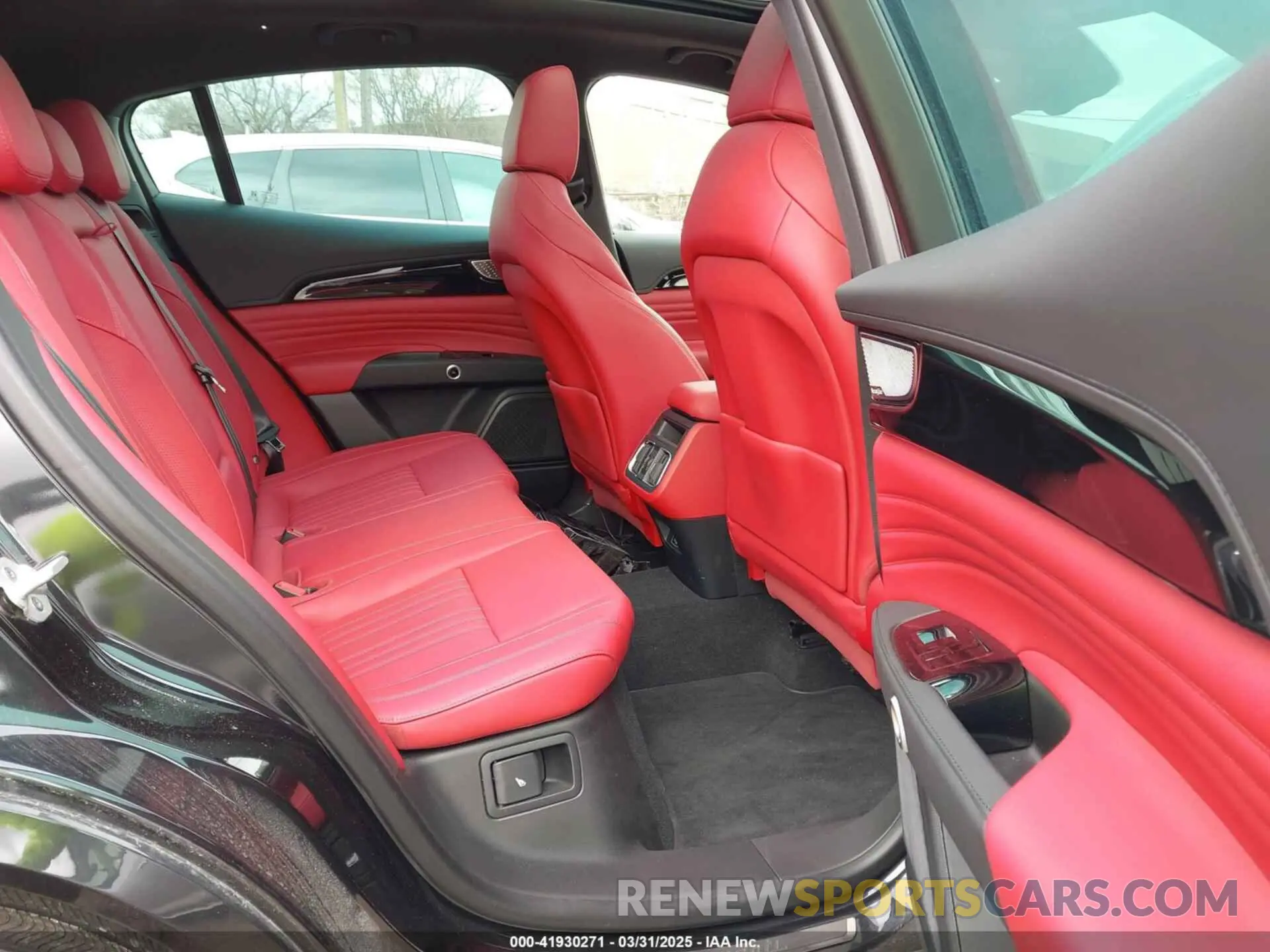 8 fotografías del automóvil dañado ZN682AVM9P7427319 MASERATI GRECALE 2023