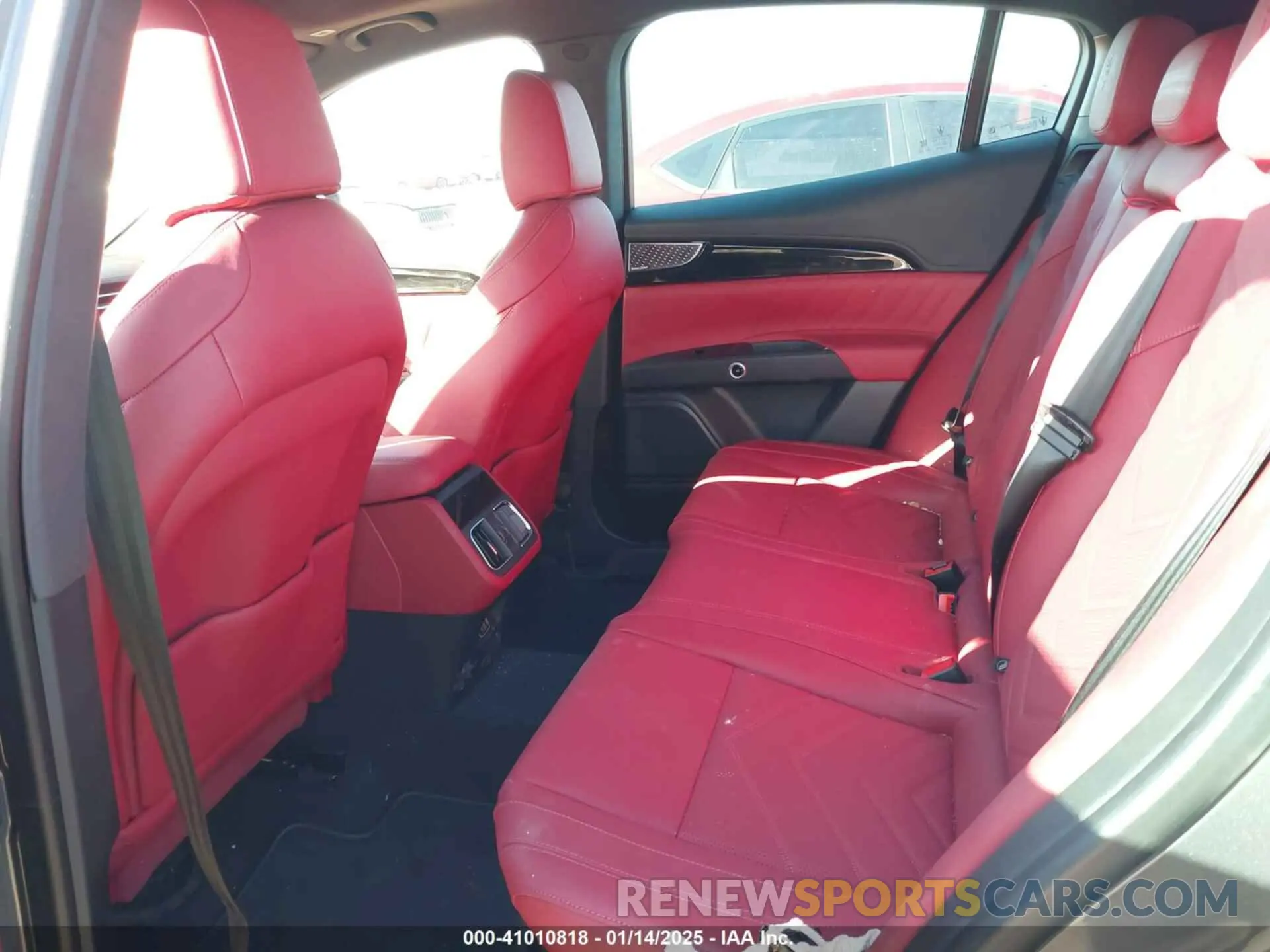 8 fotografías del automóvil dañado ZN682AVMXP7427250 MASERATI GRECALE 2023
