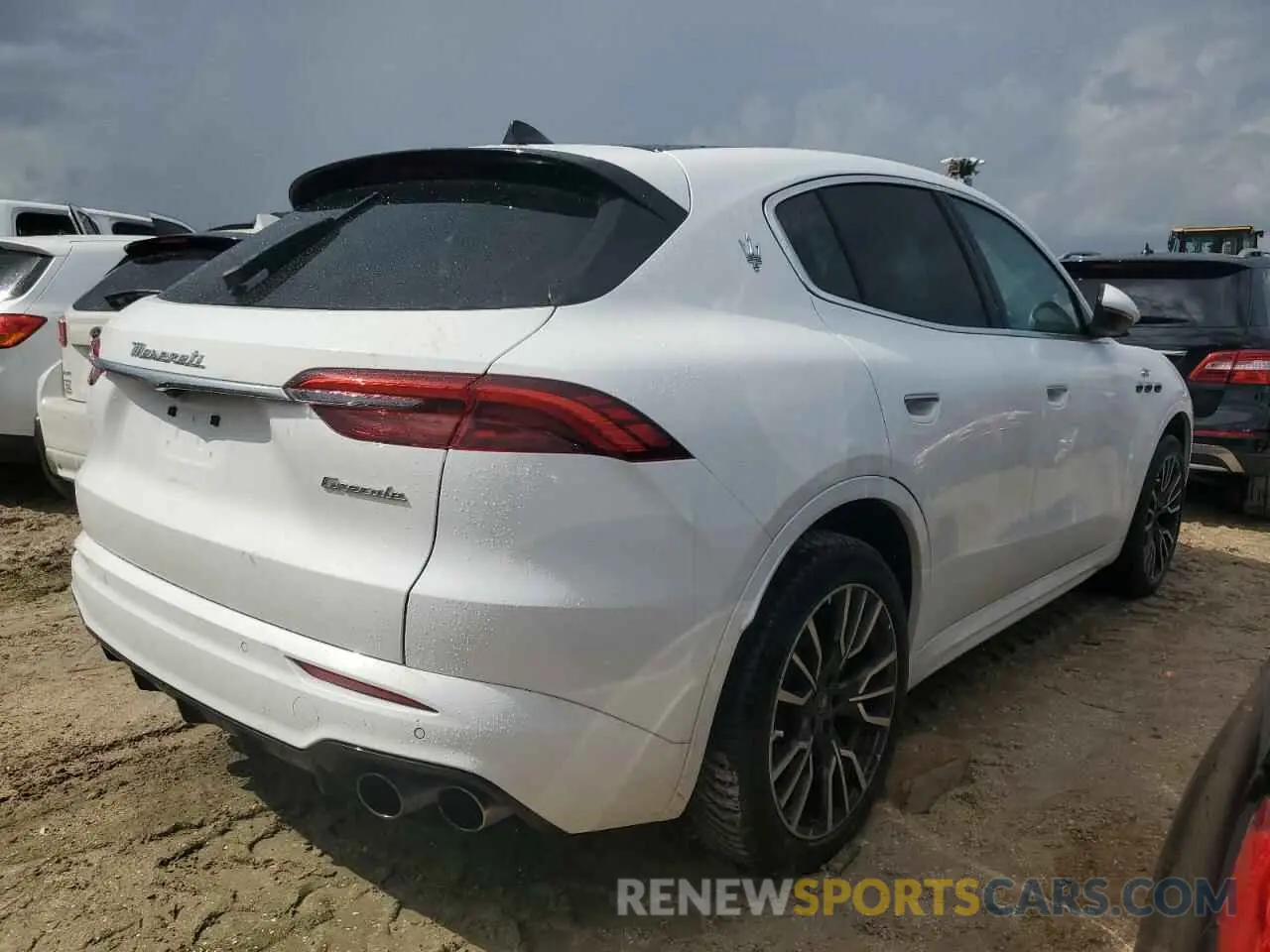 3 fotografías del automóvil dañado ZN682AVA6P7439854 MASERATI GRECALE GT 2023