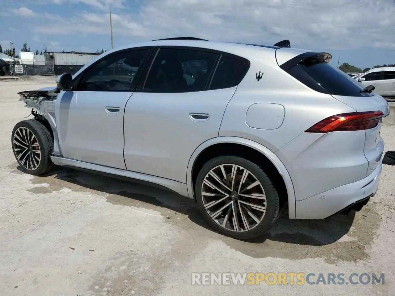 2 fotografías del automóvil dañado ZN682AVM3P7407857 MASERATI GRECALE MO 2023