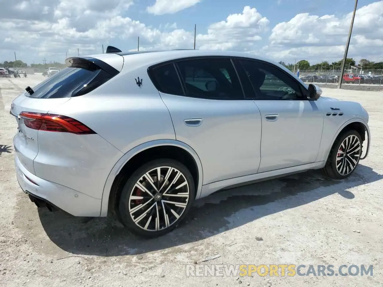 3 fotografías del automóvil dañado ZN682AVM3P7407857 MASERATI GRECALE MO 2023