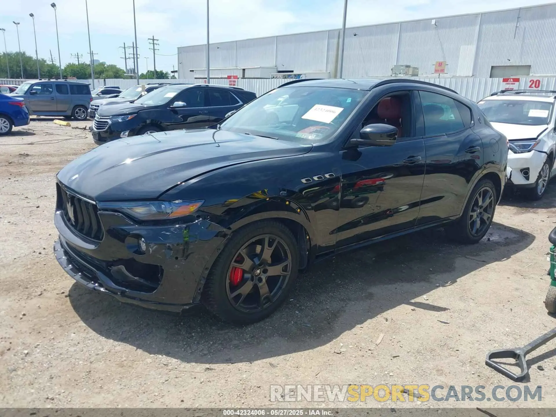 2 fotografías del automóvil dañado ZN661XUA2KX325342 MASERATI LEVANTE 2019