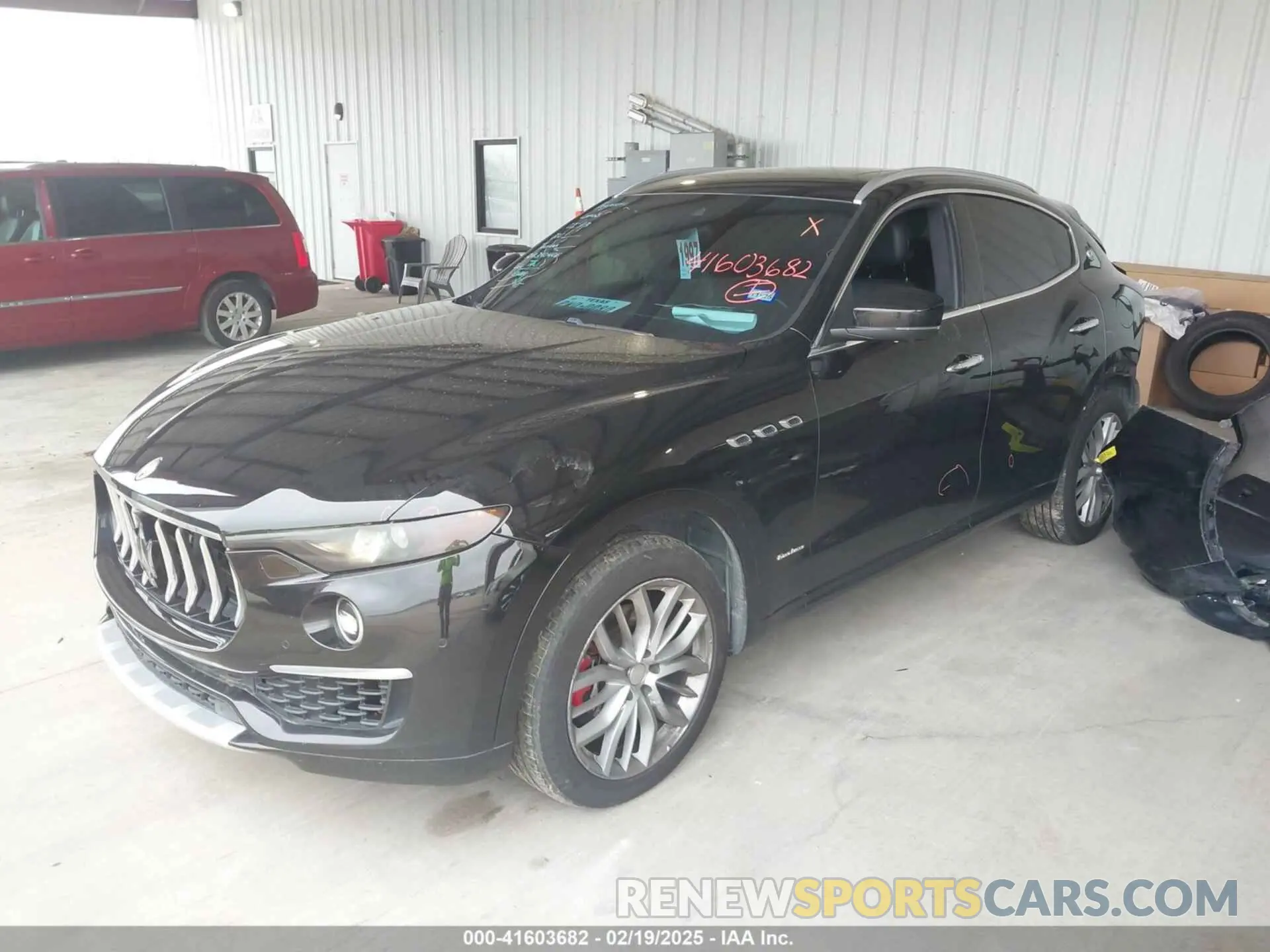 2 fotografías del automóvil dañado ZN661XUL4KX321570 MASERATI LEVANTE 2019