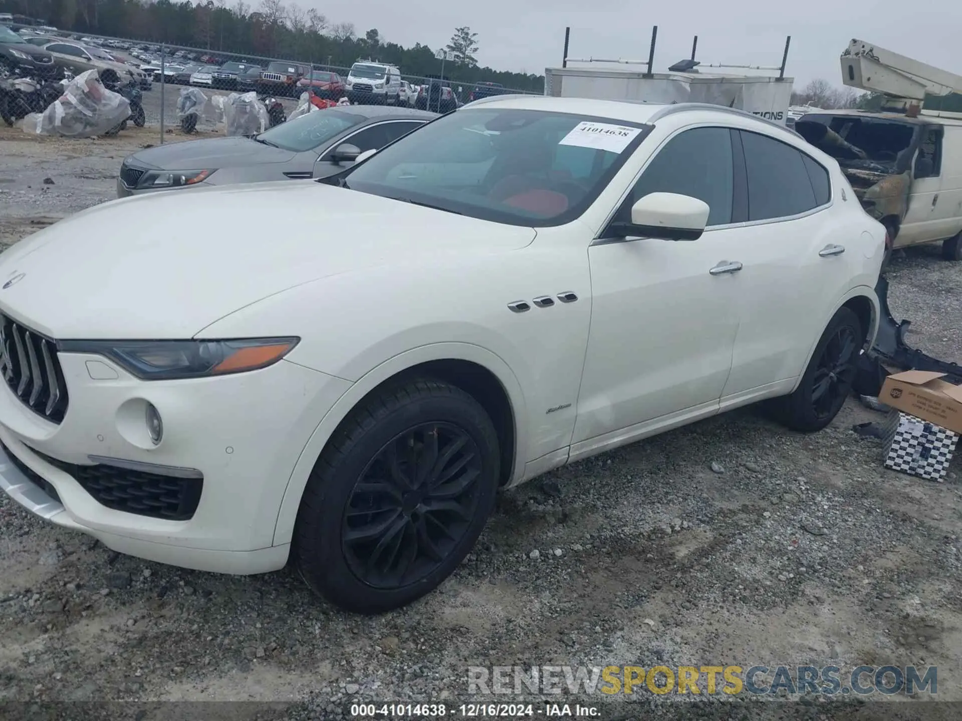 2 fotografías del automóvil dañado ZN661XULXKX318172 MASERATI LEVANTE 2019