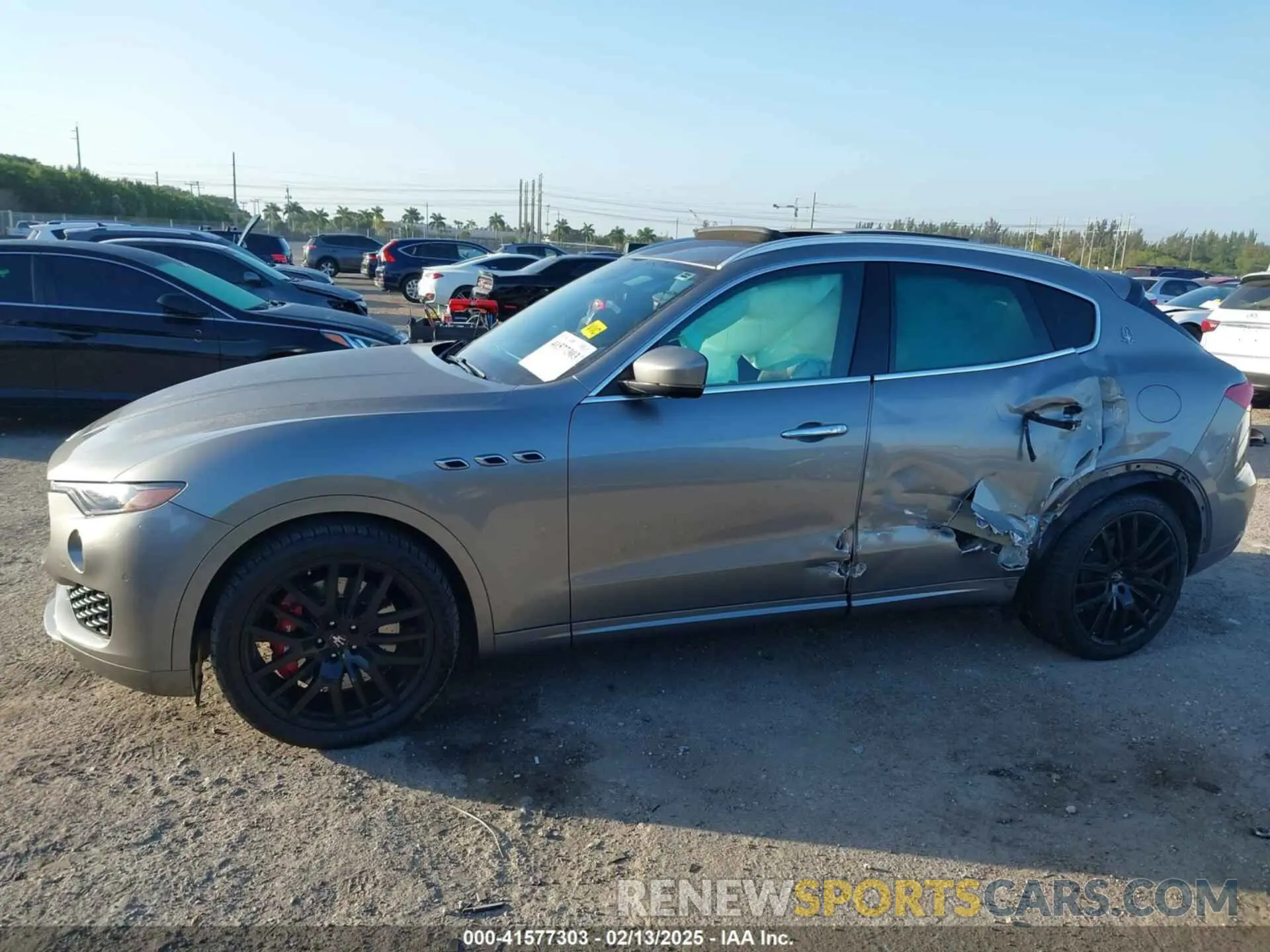 14 fotografías del automóvil dañado ZN661YUA5KX314504 MASERATI LEVANTE 2019