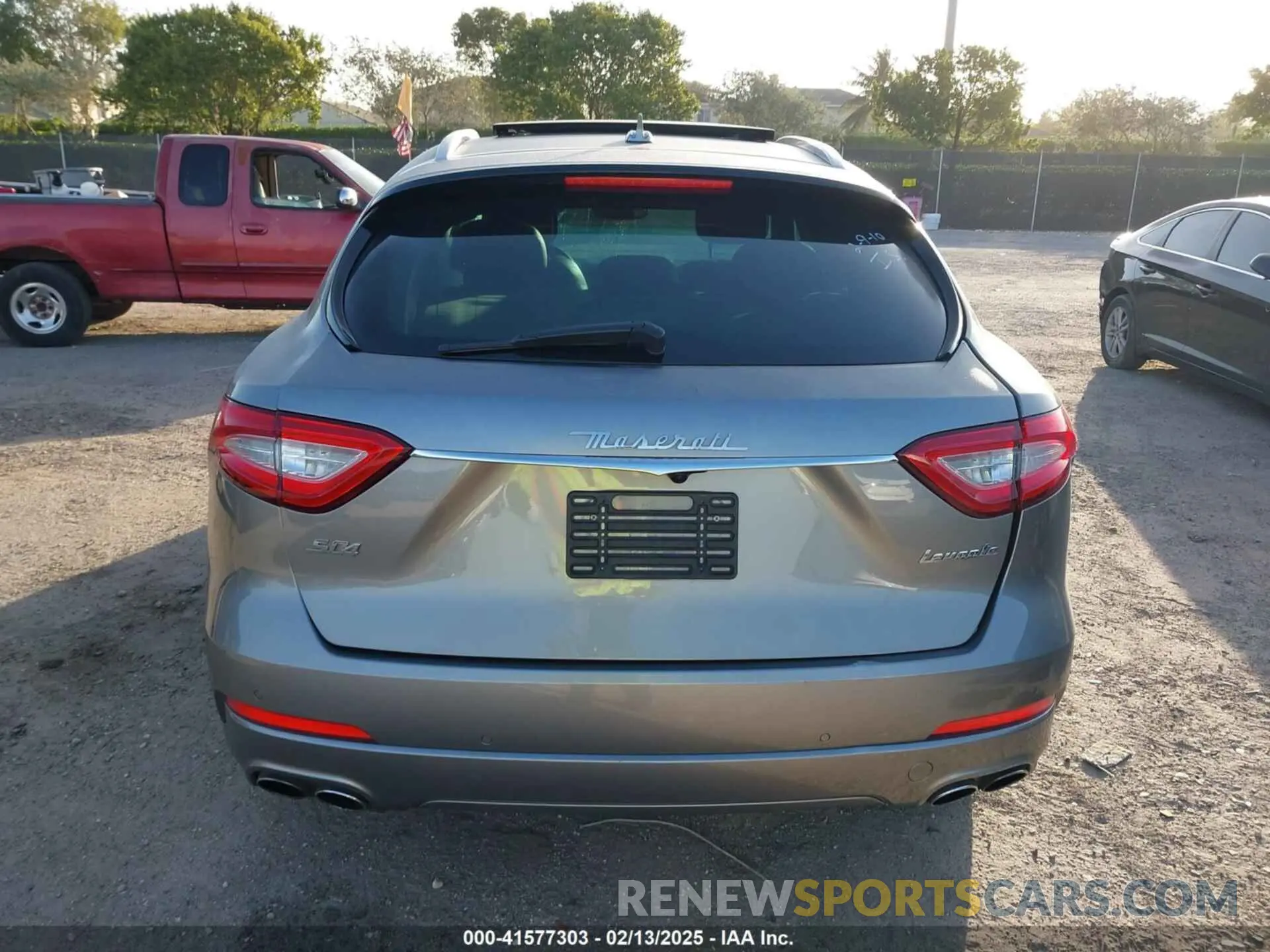 16 fotografías del automóvil dañado ZN661YUA5KX314504 MASERATI LEVANTE 2019
