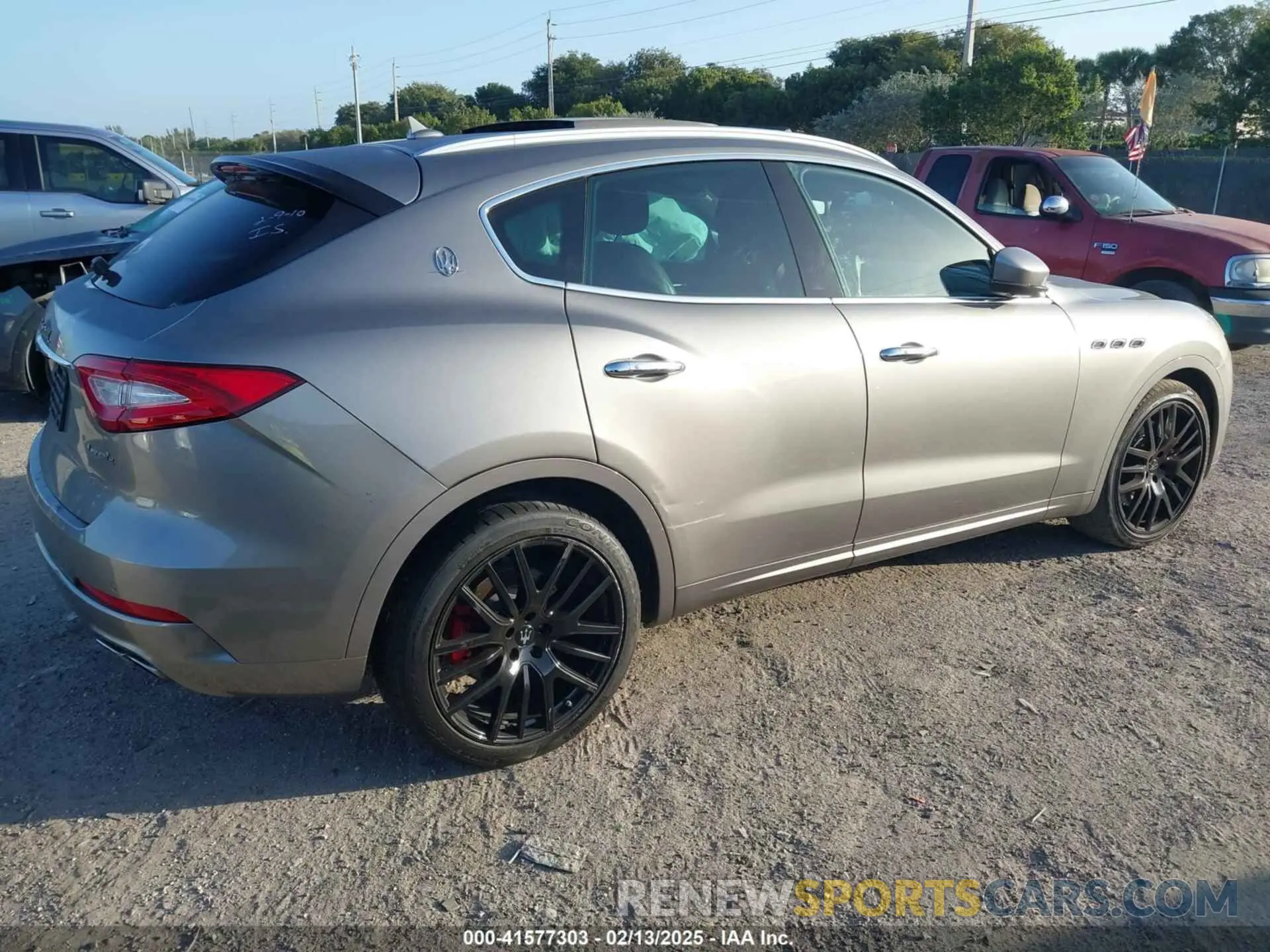 4 fotografías del automóvil dañado ZN661YUA5KX314504 MASERATI LEVANTE 2019