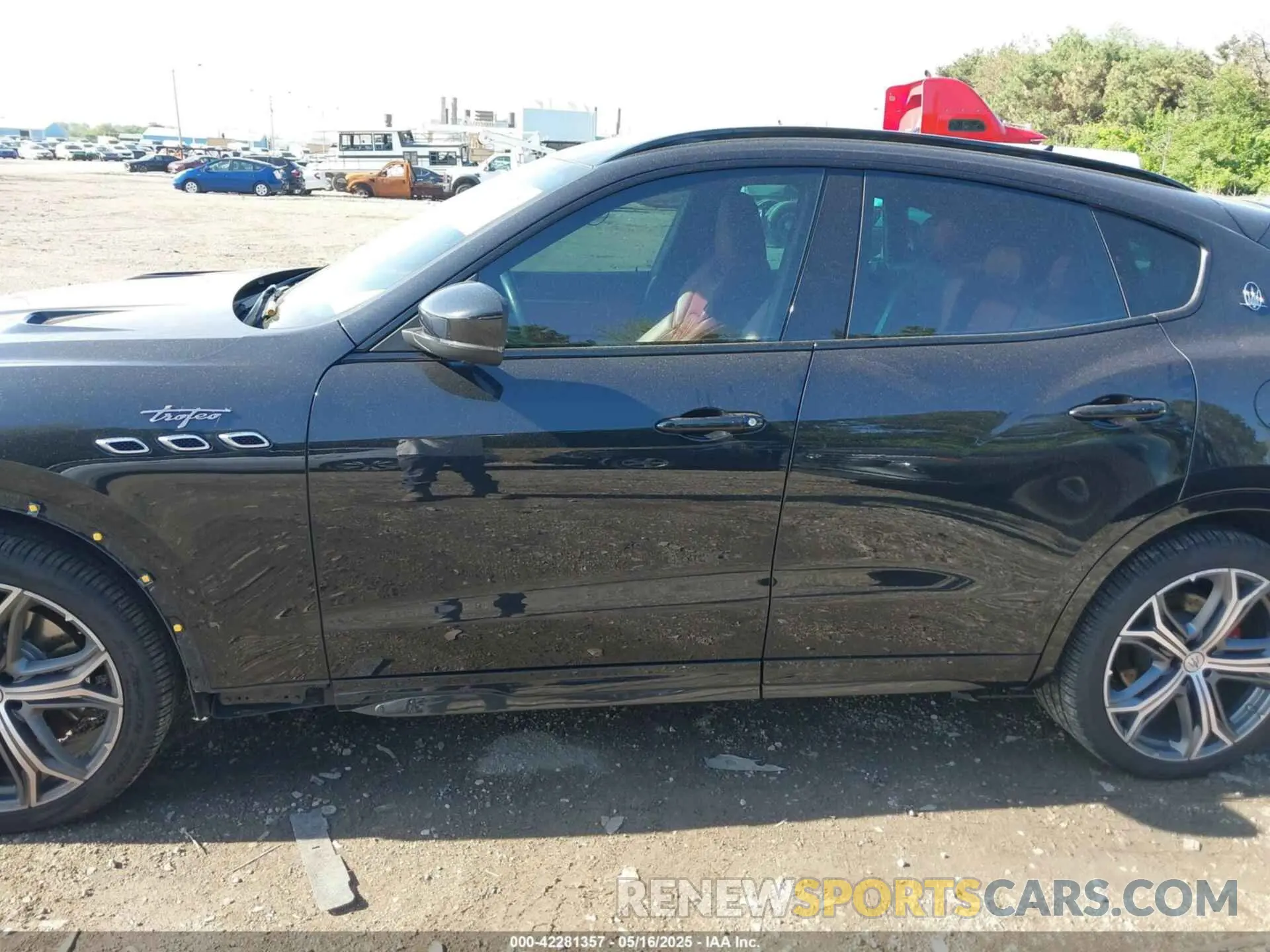 15 fotografías del automóvil dañado ZN661ZUA9KX332851 MASERATI LEVANTE 2019