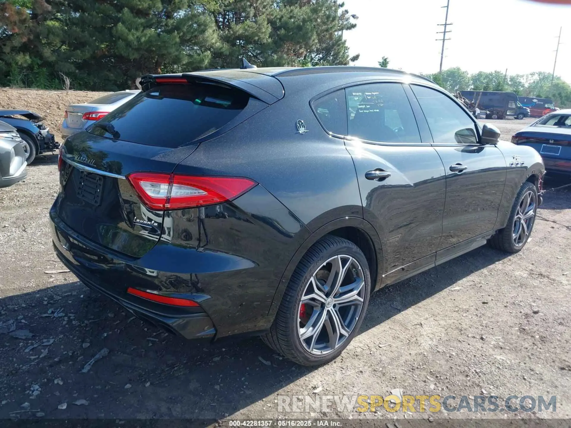 4 fotografías del automóvil dañado ZN661ZUA9KX332851 MASERATI LEVANTE 2019
