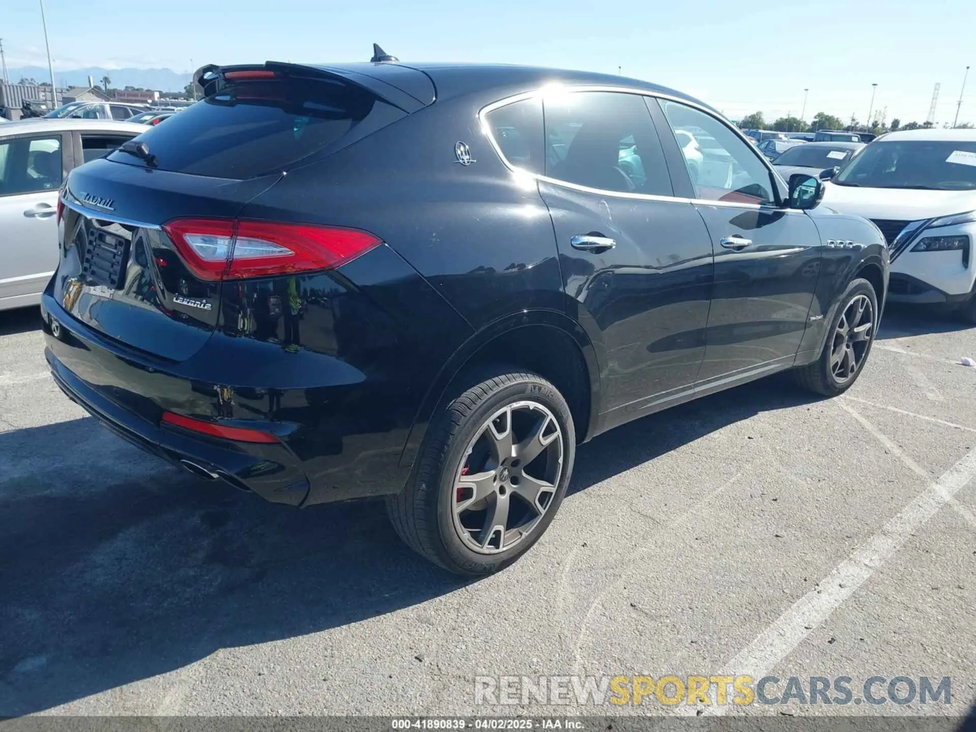 4 fotografías del automóvil dañado ZN661XUS2LX341454 MASERATI LEVANTE 2020