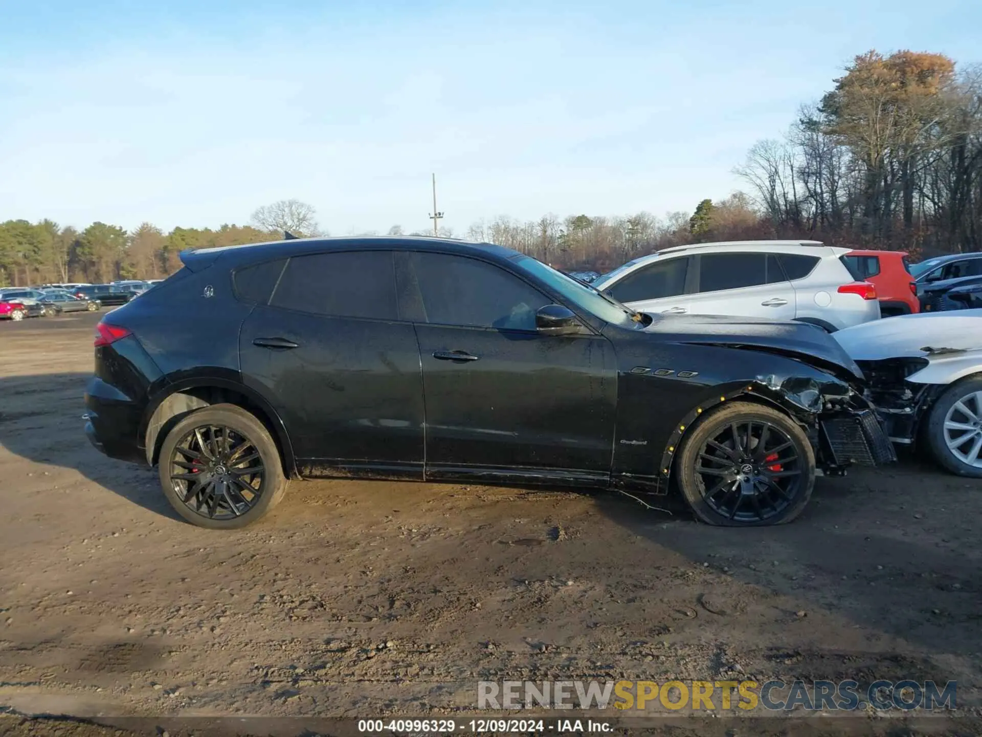 13 fotografías del automóvil dañado ZN661XUS7LX355107 MASERATI LEVANTE 2020
