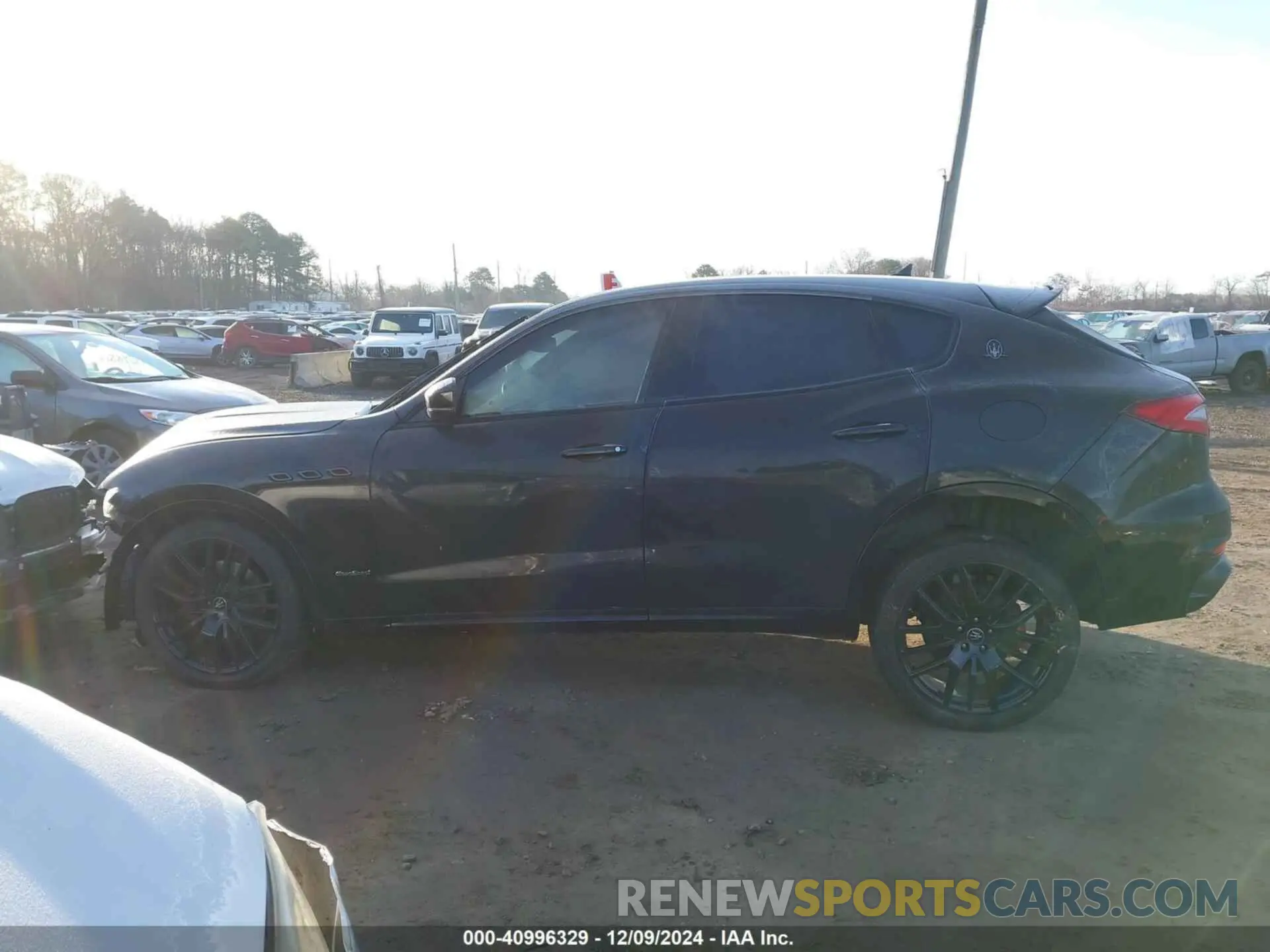 14 fotografías del automóvil dañado ZN661XUS7LX355107 MASERATI LEVANTE 2020