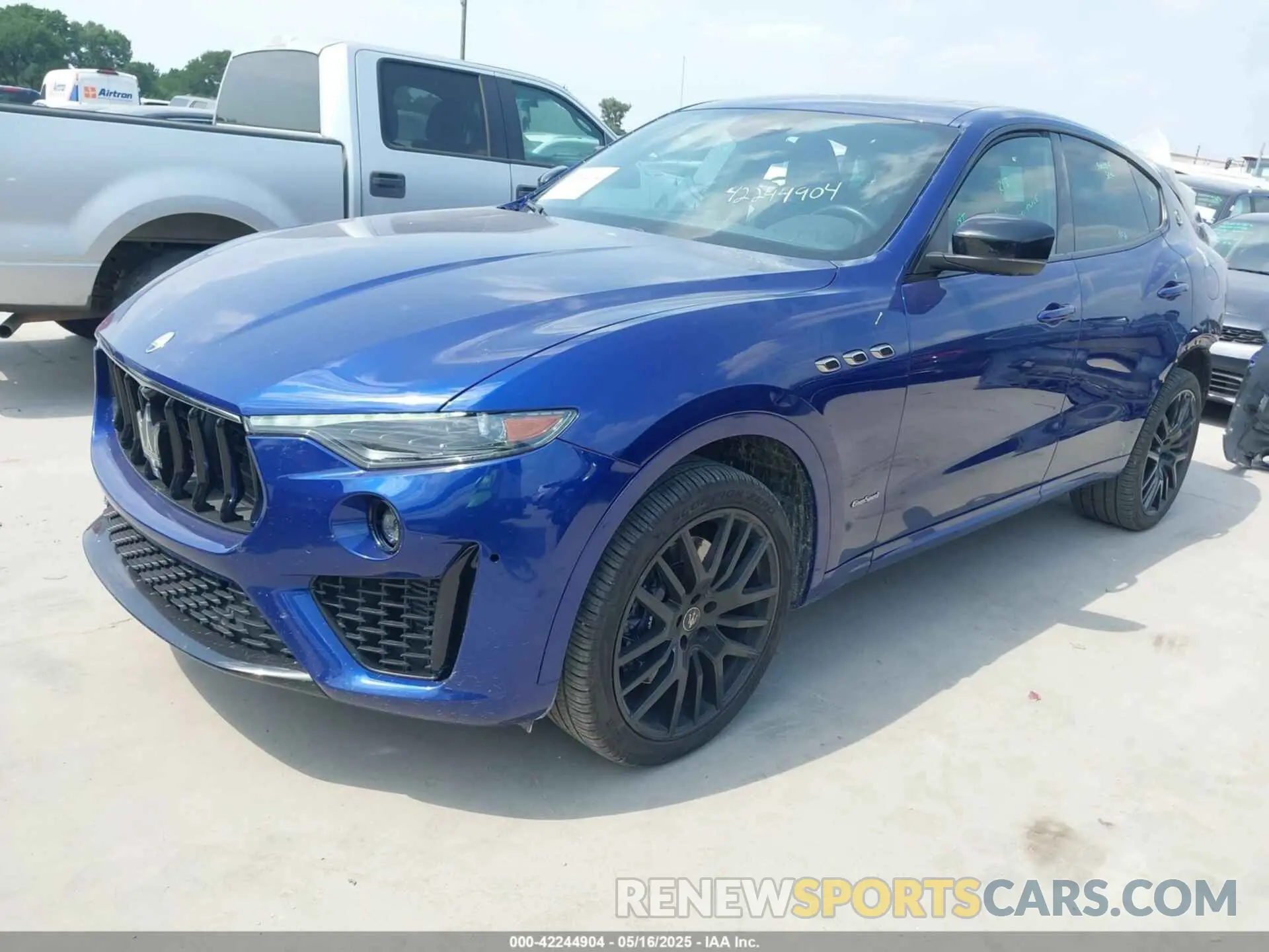 2 fotografías del automóvil dañado ZN661YUS3LX353537 MASERATI LEVANTE 2020