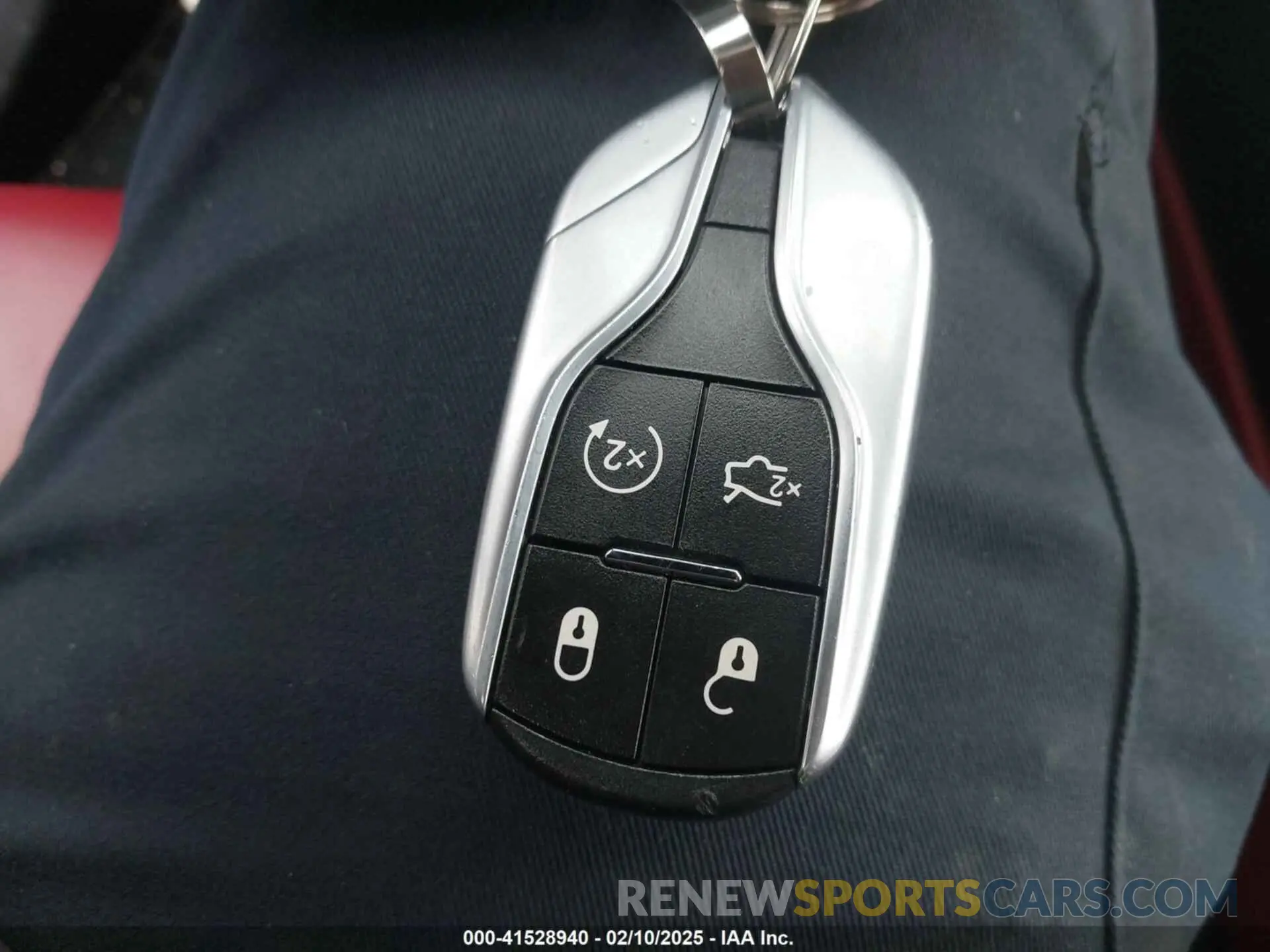 11 fotografías del automóvil dañado ZN661YUS6LX350437 MASERATI LEVANTE 2020