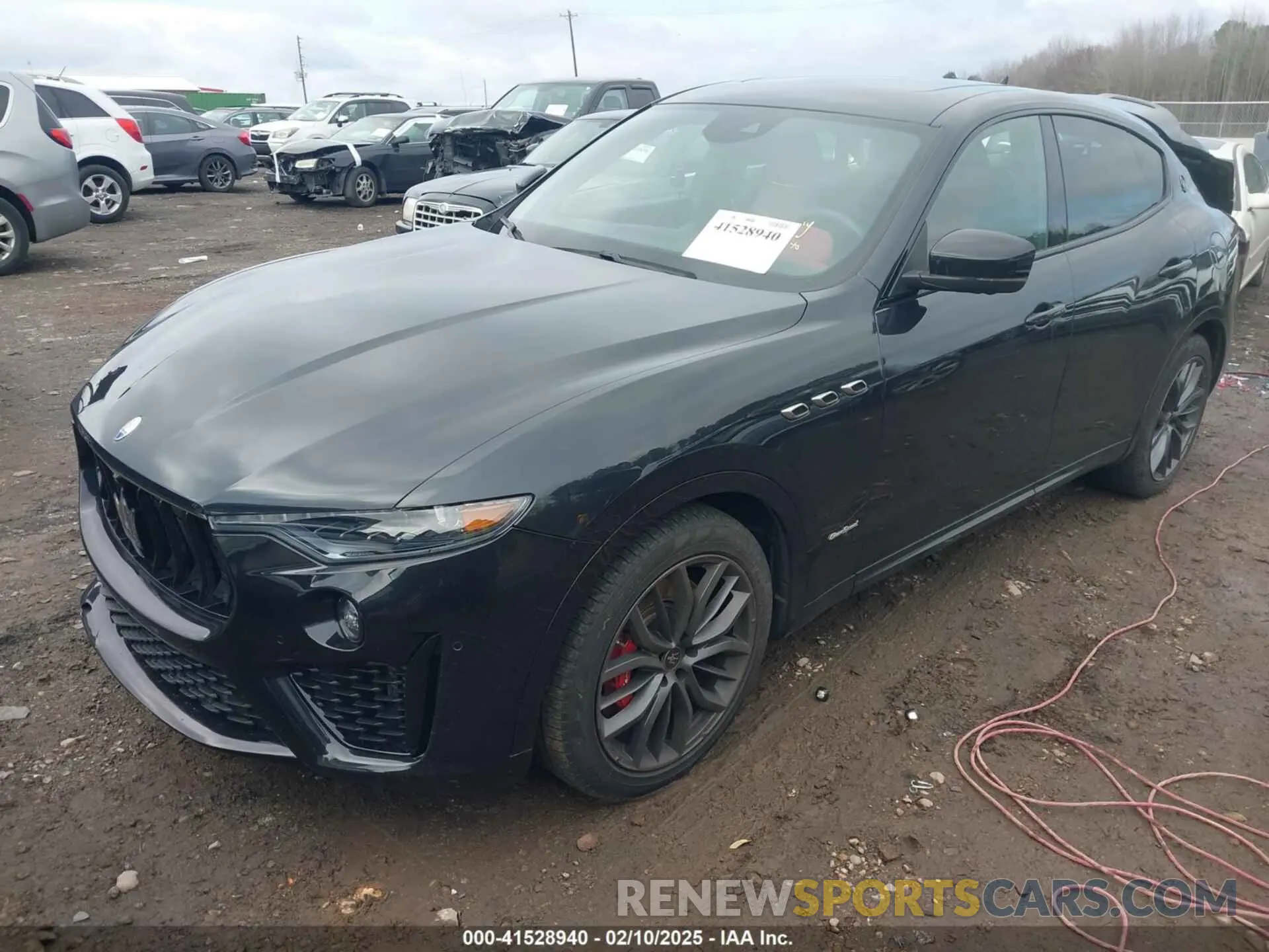 2 fotografías del automóvil dañado ZN661YUS6LX350437 MASERATI LEVANTE 2020
