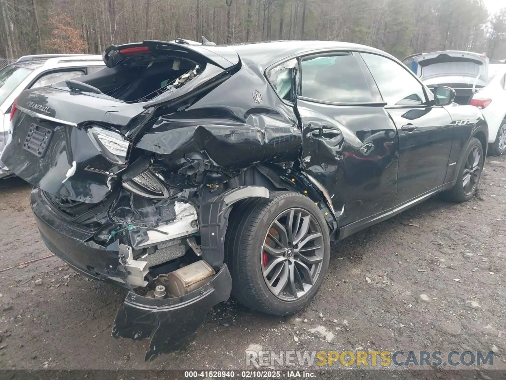 4 fotografías del automóvil dañado ZN661YUS6LX350437 MASERATI LEVANTE 2020