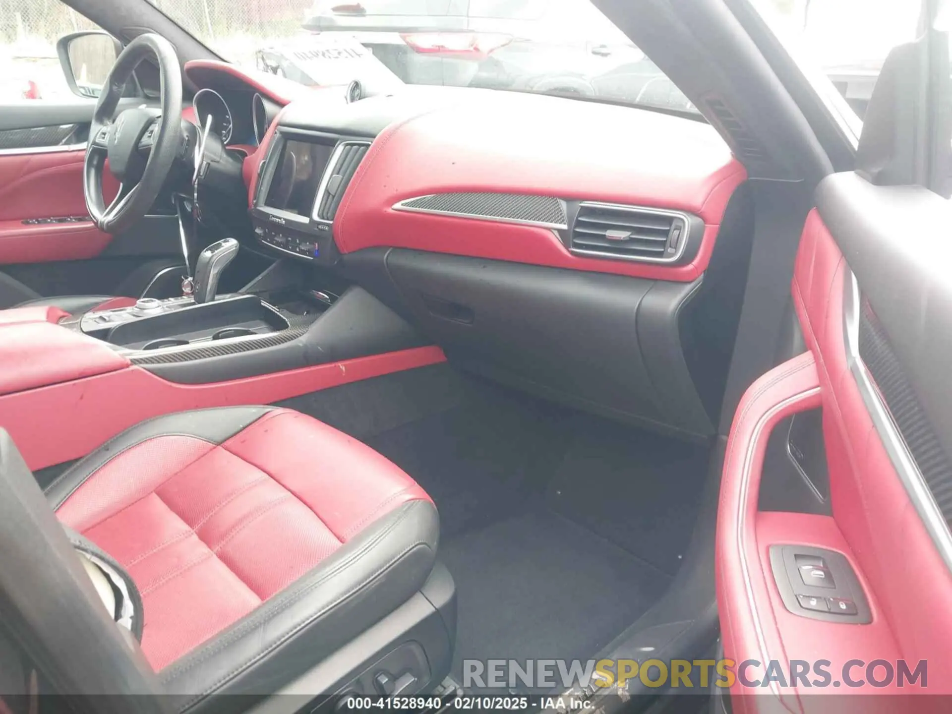 5 fotografías del automóvil dañado ZN661YUS6LX350437 MASERATI LEVANTE 2020