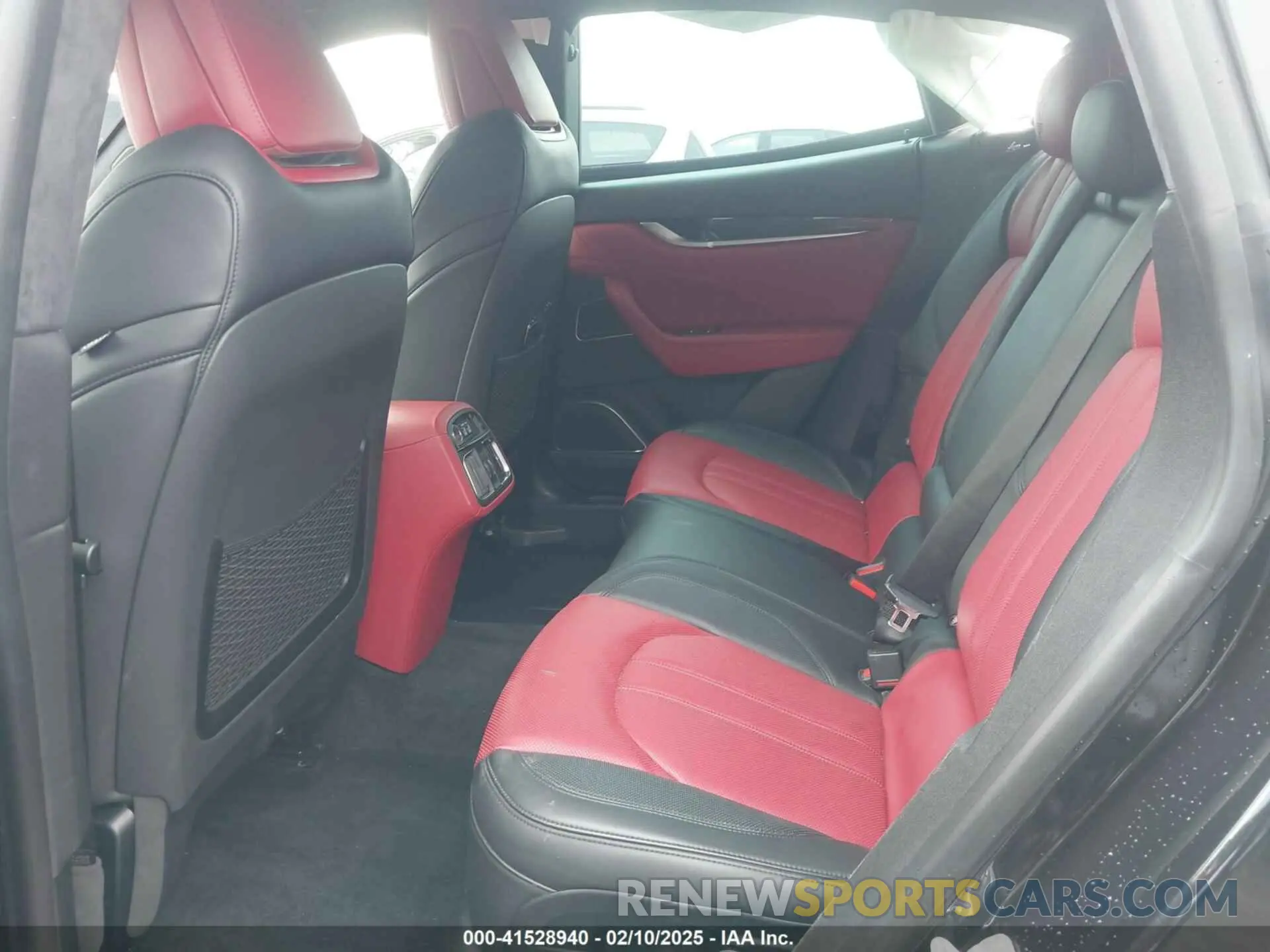 8 fotografías del automóvil dañado ZN661YUS6LX350437 MASERATI LEVANTE 2020
