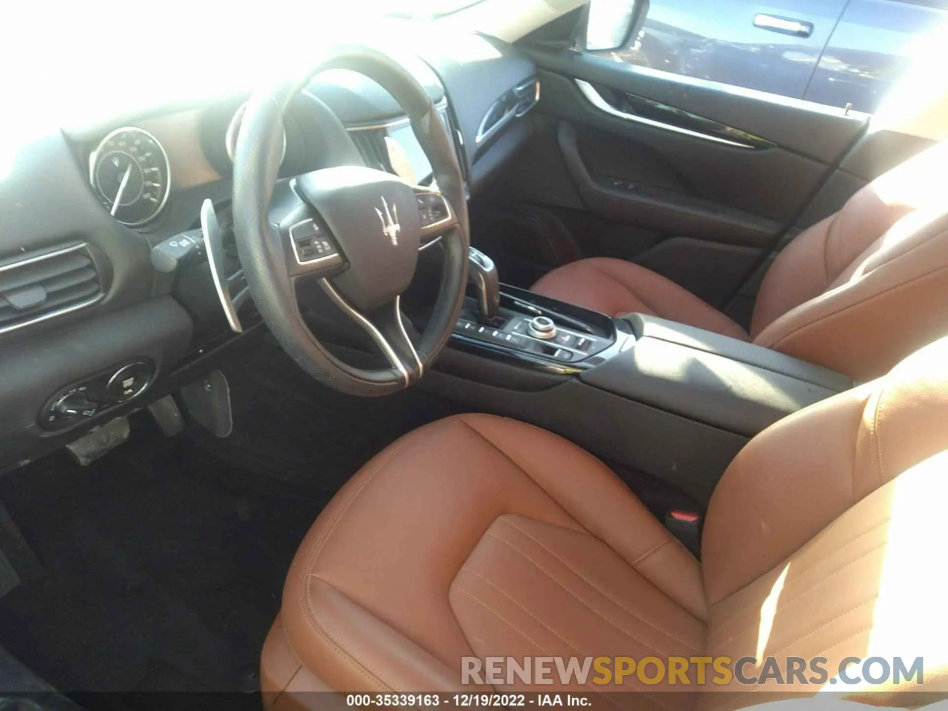 5 fotografías del automóvil dañado ZN661XUA5MX372190 MASERATI LEVANTE 2021