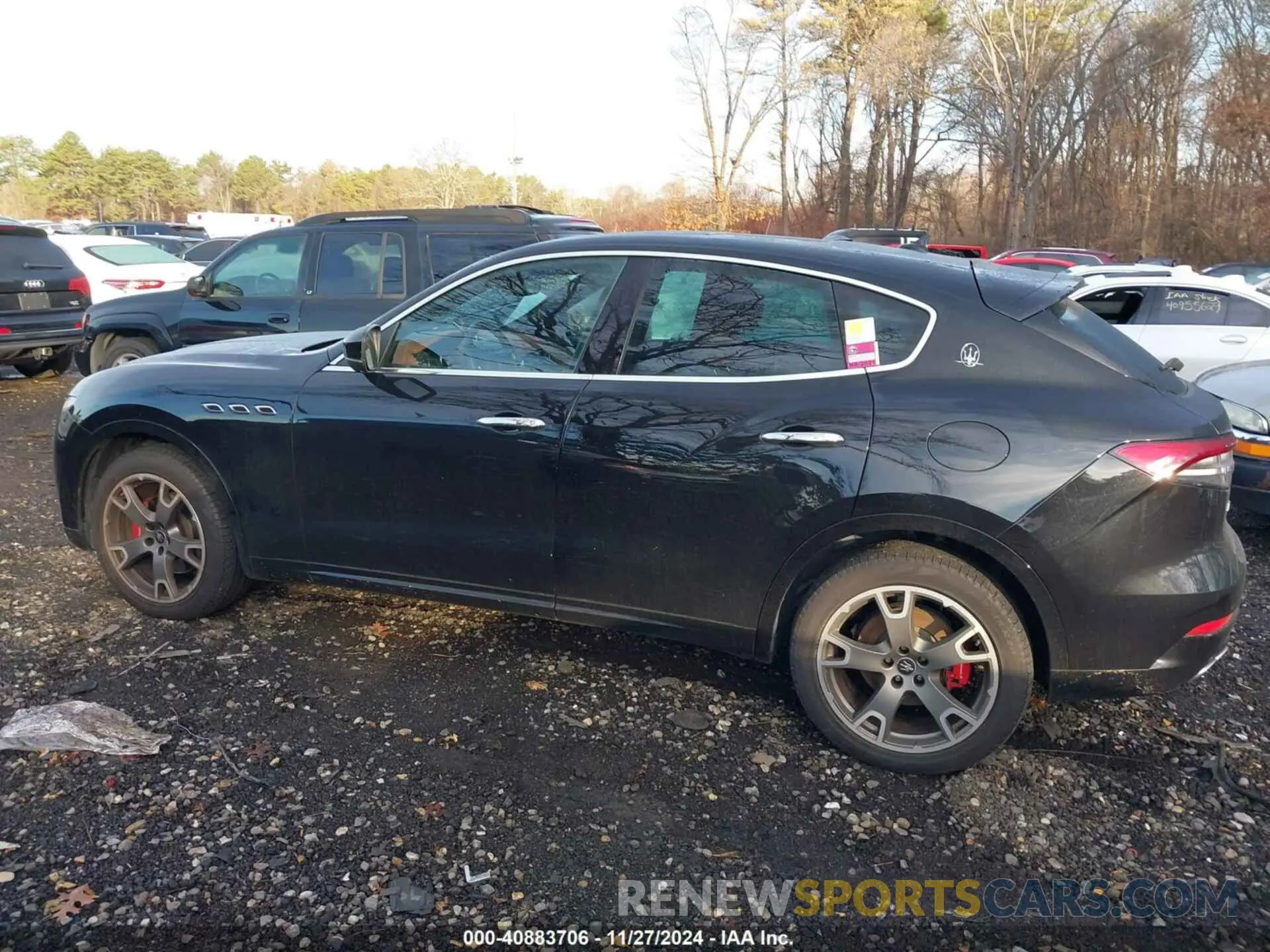 14 fotografías del automóvil dañado ZN661XUA9MX369275 MASERATI LEVANTE 2021